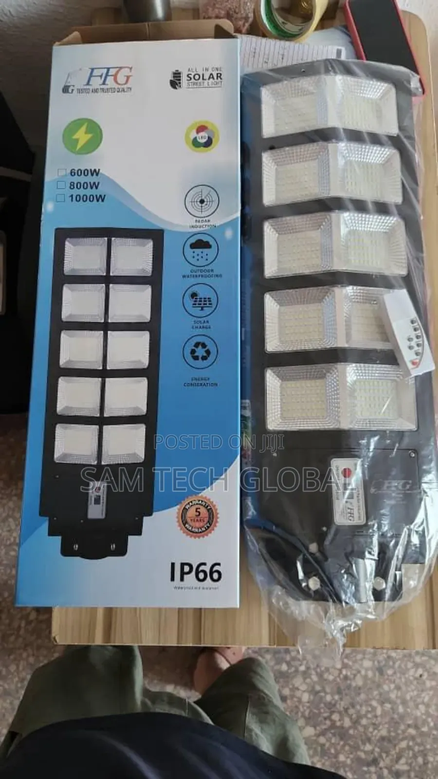 300w Solar Light With 3x Batteries