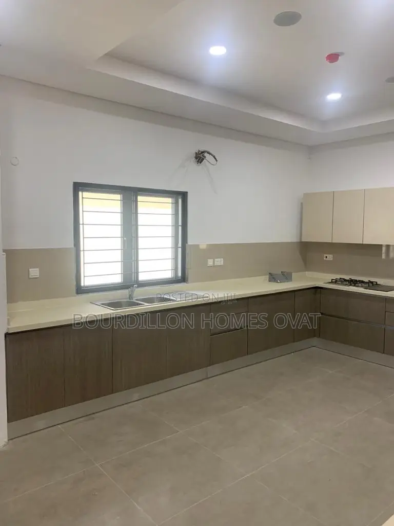 5bdrm Duplex in Lekki Phase 1 for sale