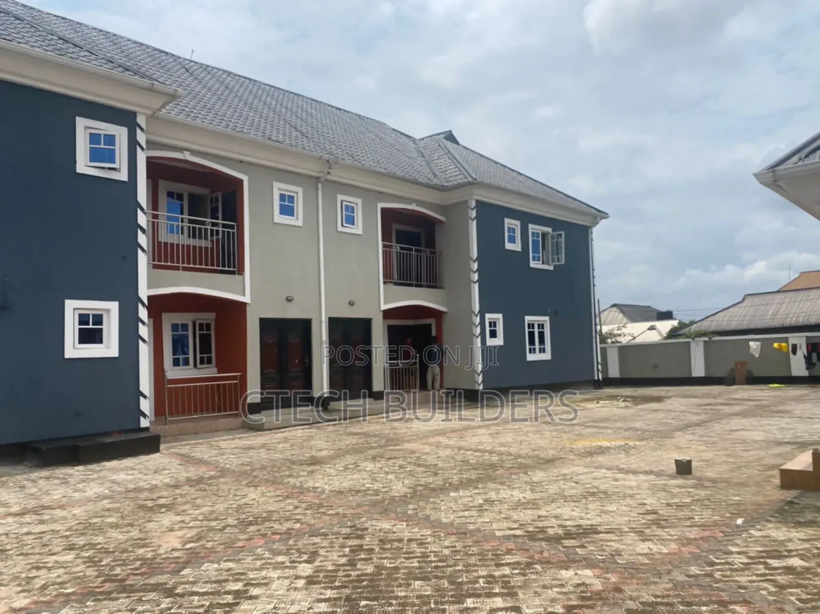12bdrm Block of Flats in Benin City for sale