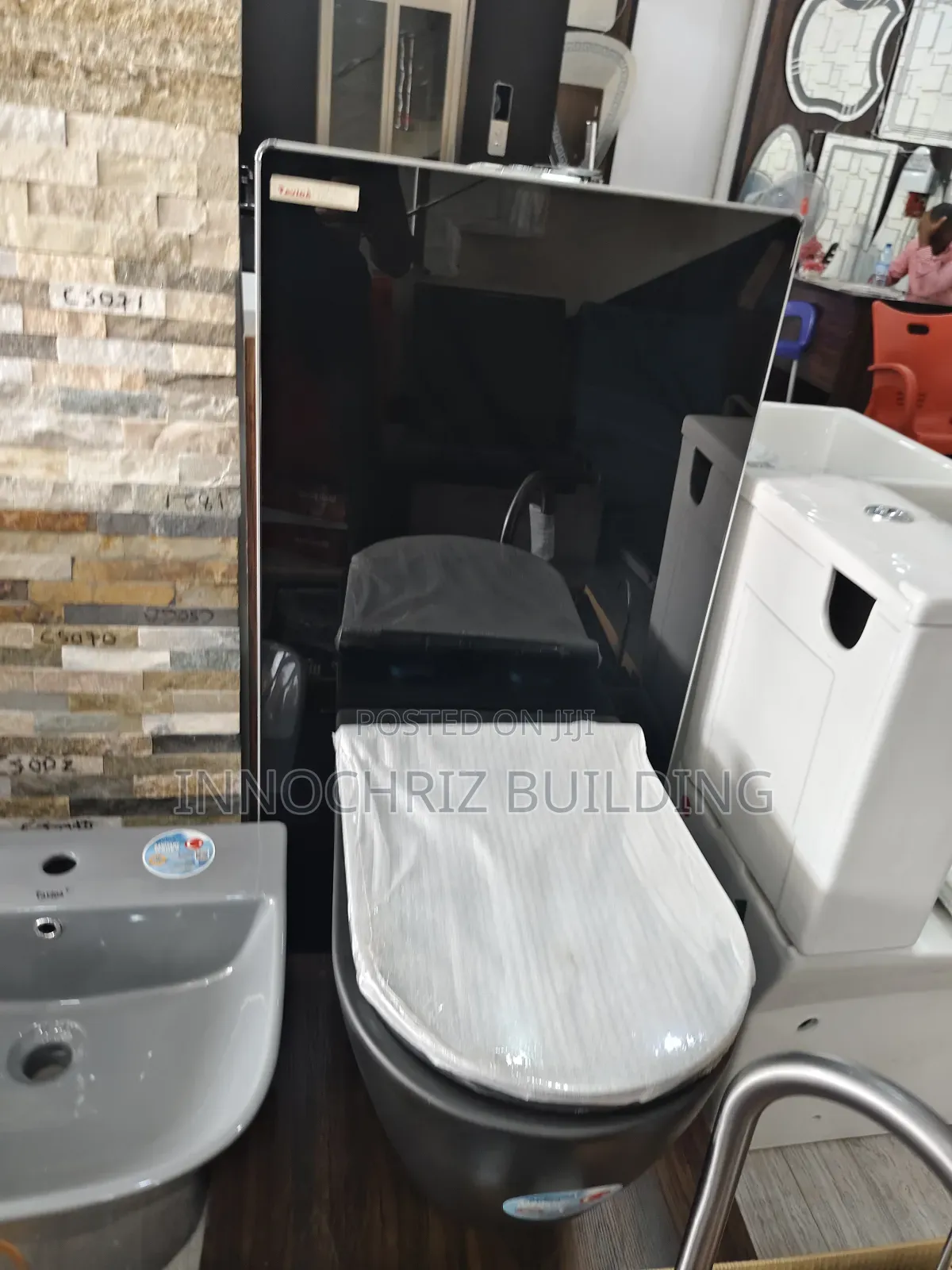 Glass Tank Surface Handing WC