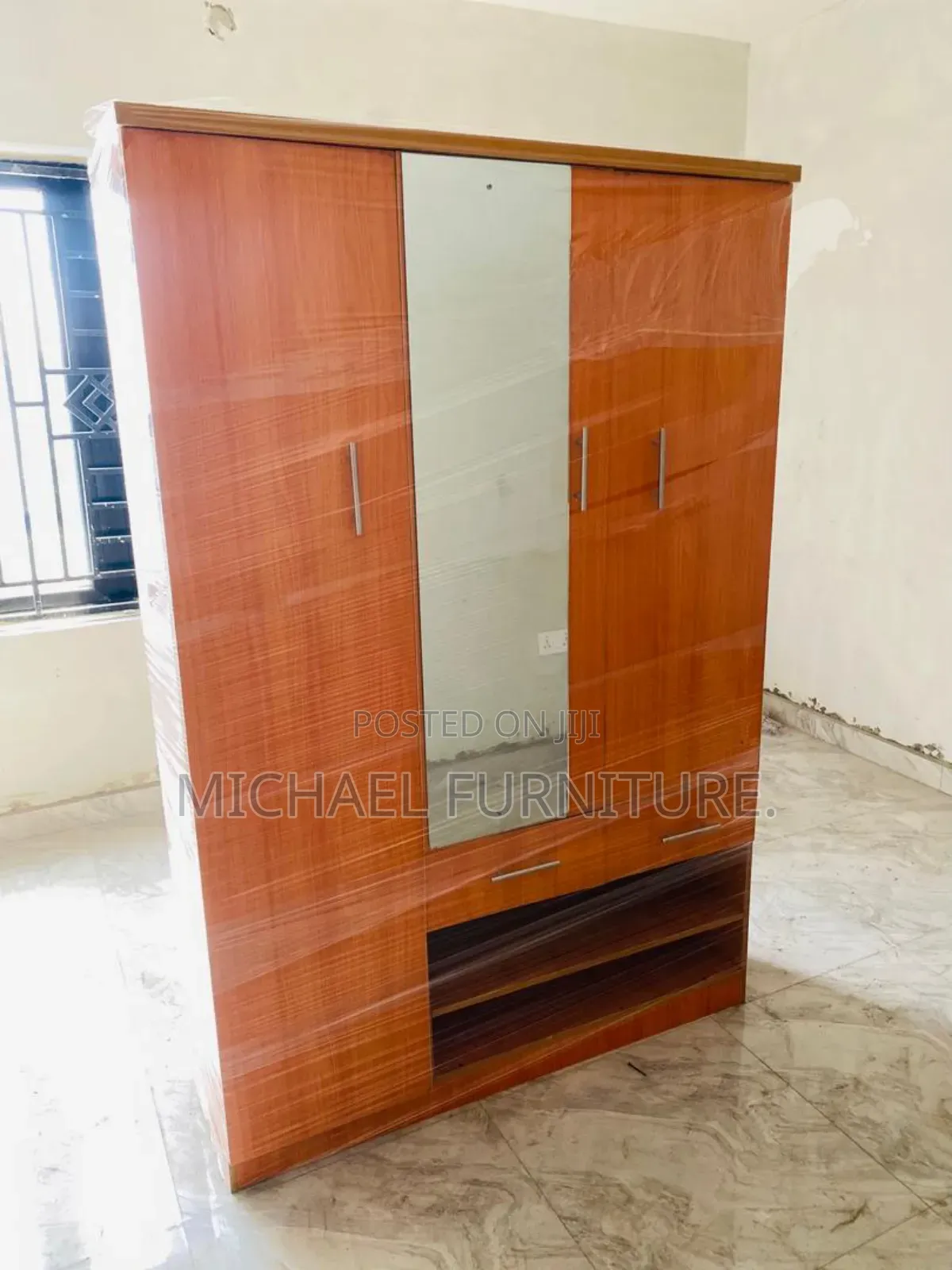 4 by 6 Wardrobe With 1 Mirror