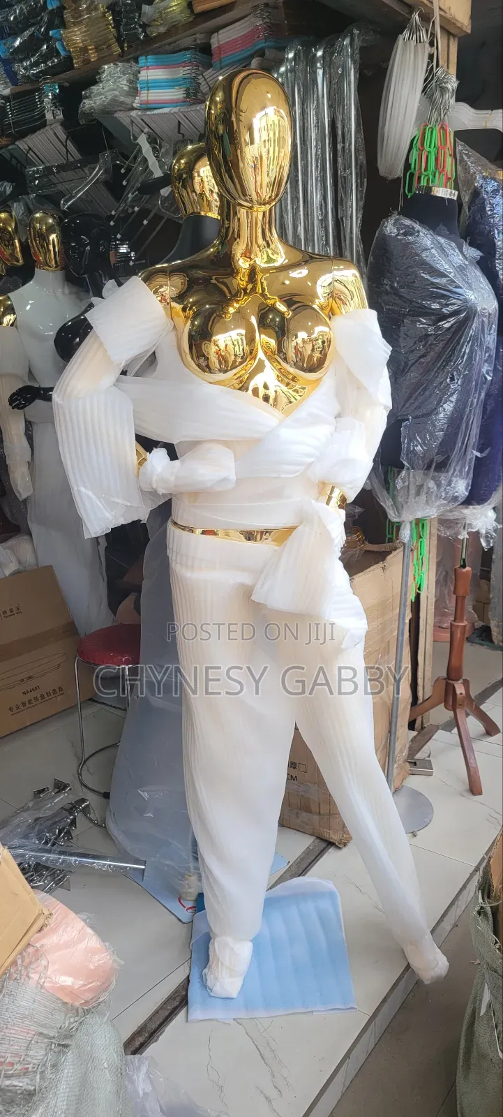 Medium Breats Female Gold Mannequin