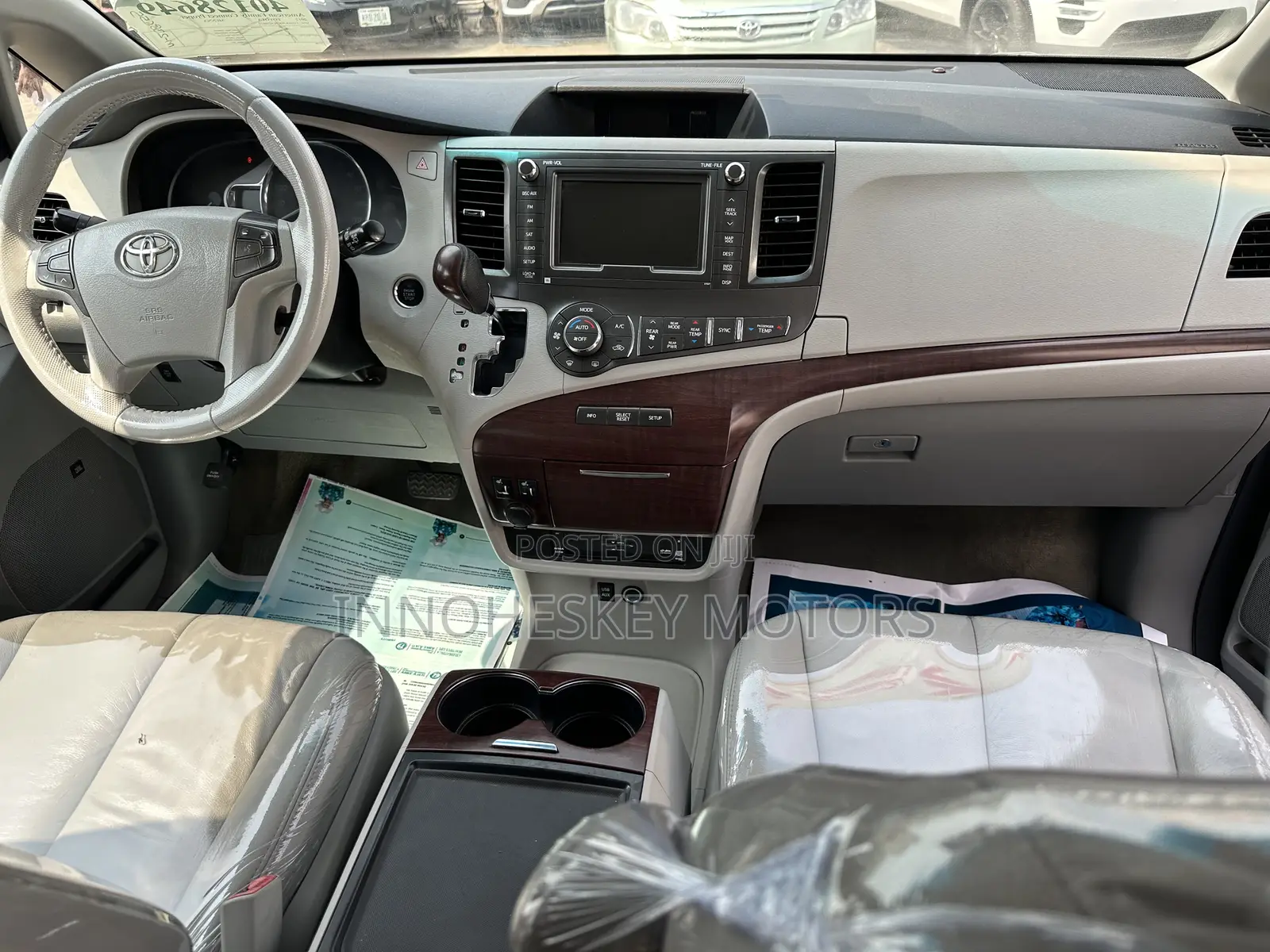 Toyota Sienna XLE 8 Passenger 2012 Silver