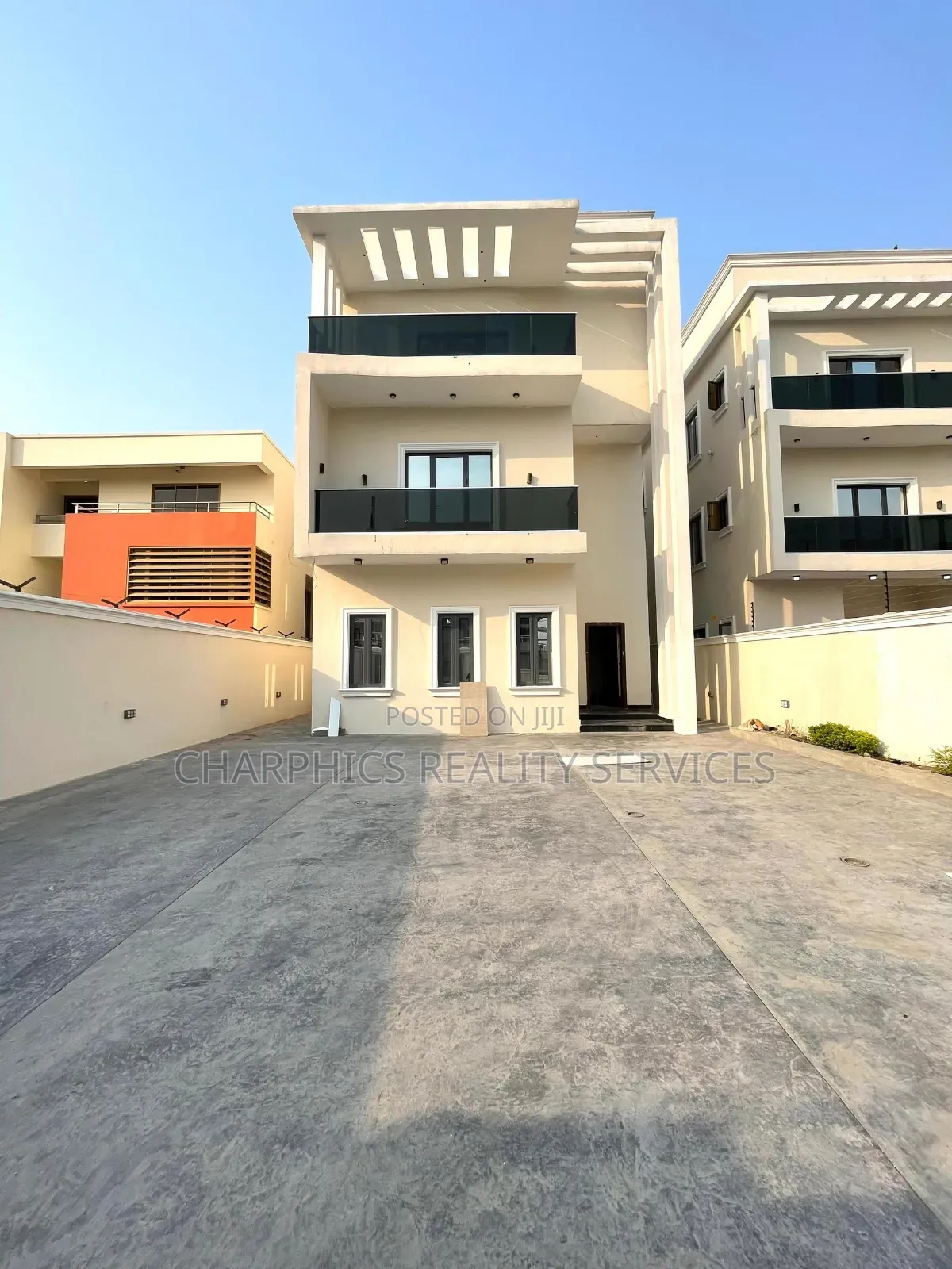 5bdrm Duplex in Lekki Phase 1 for sale