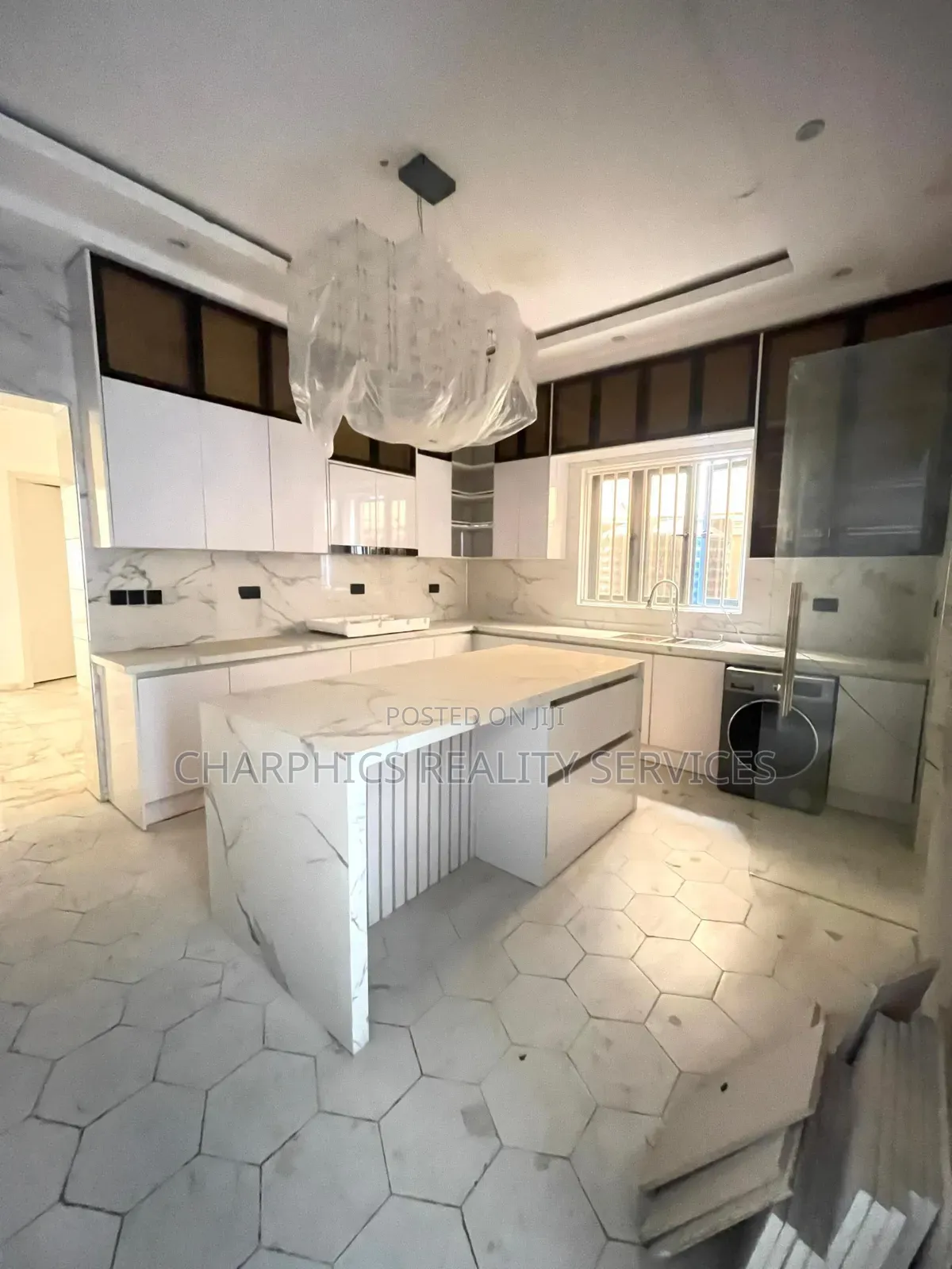 5bdrm Duplex in Lekki Phase 1 for sale