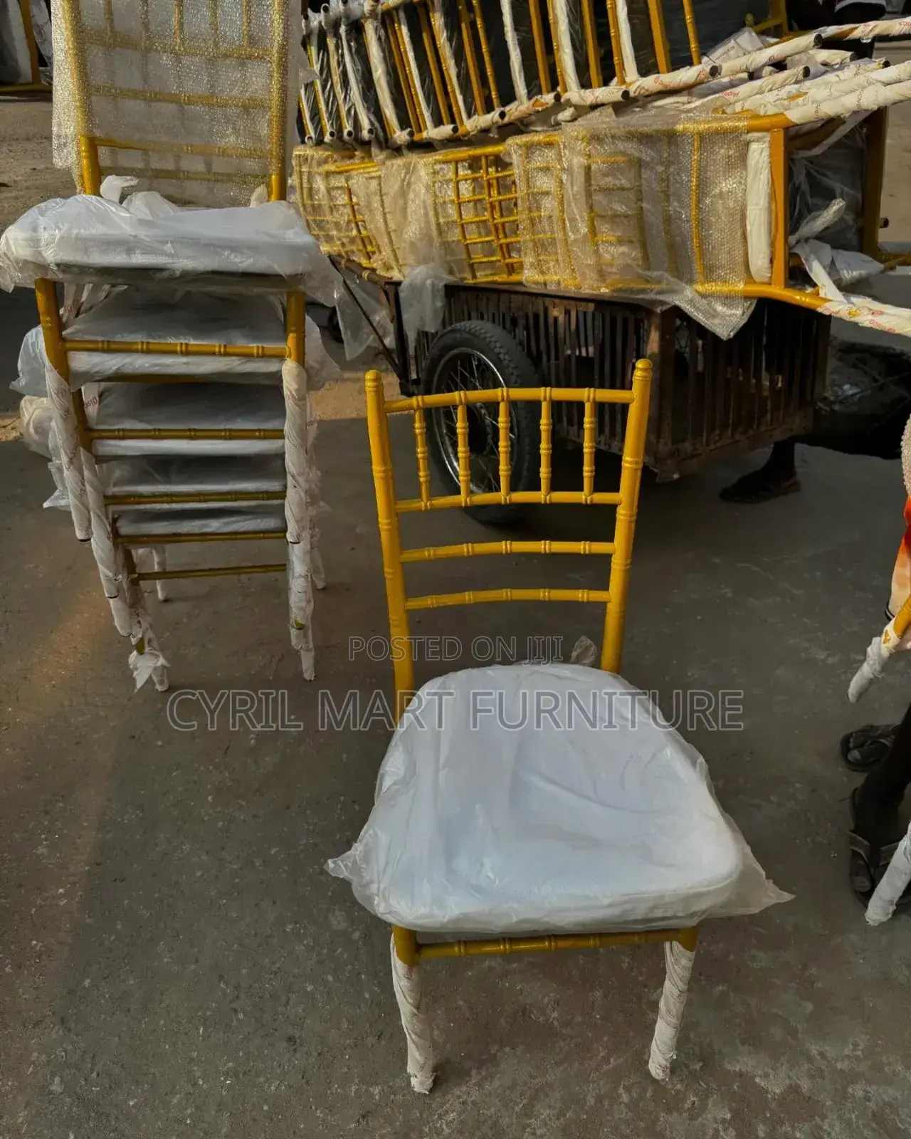 Chiavari Event Chair With Seatpad