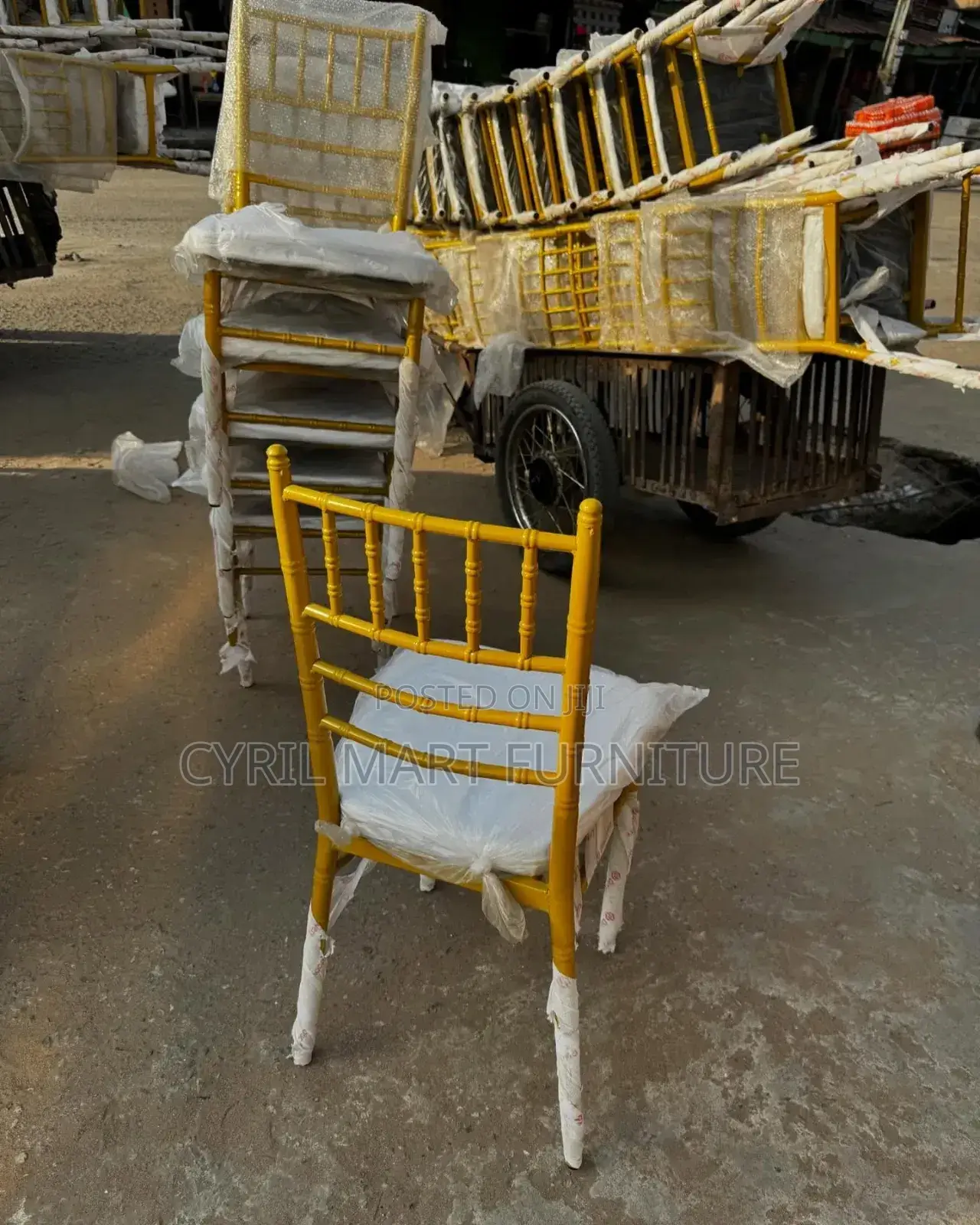 Chiavari Event Chair With Seatpad