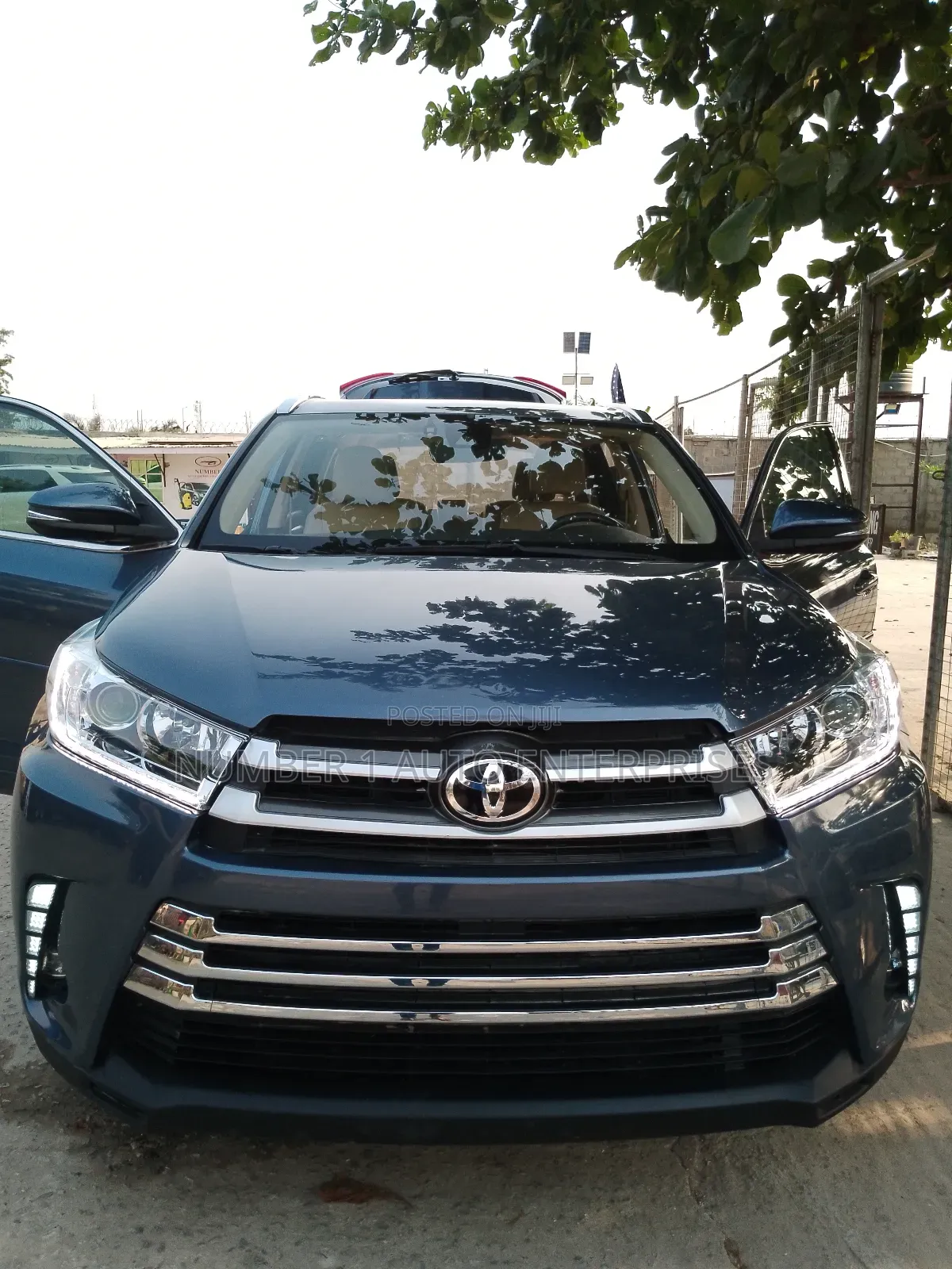 Toyota Highlander XLE 4x2 V6 (3.5L 6cyl 8A) 2018 Blue