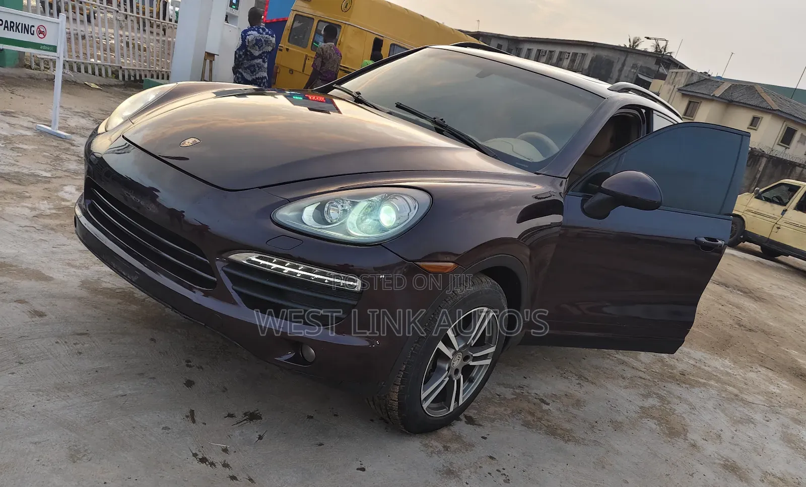 Porsche Cayenne 2013 Brown