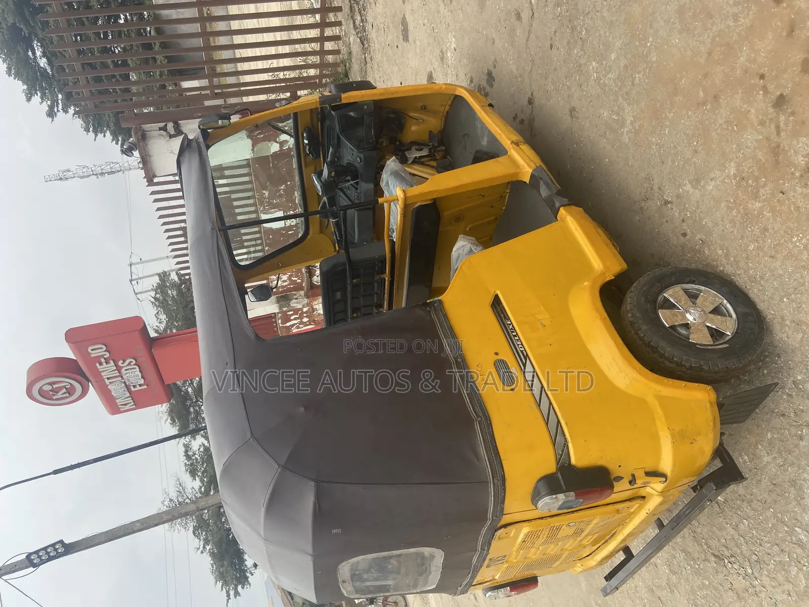 TVS King Cargo 2022 Yellow