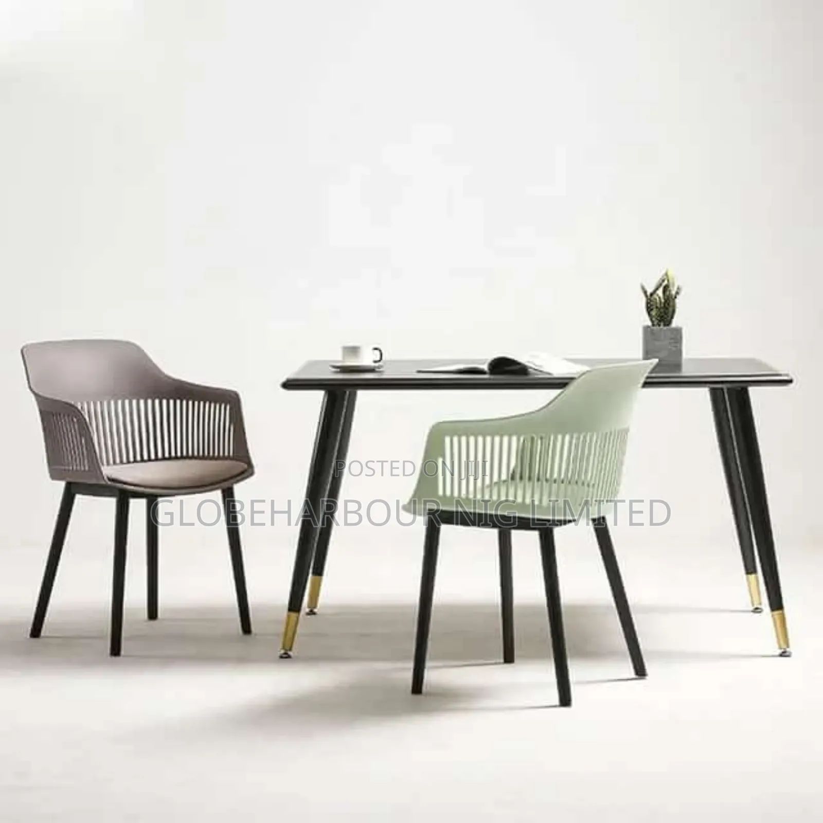 Four Leg Comfort Chair