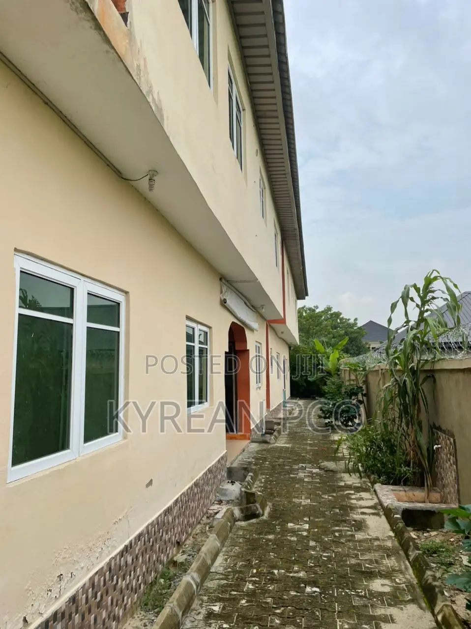 4bdrm Duplex in Ogombo for sale