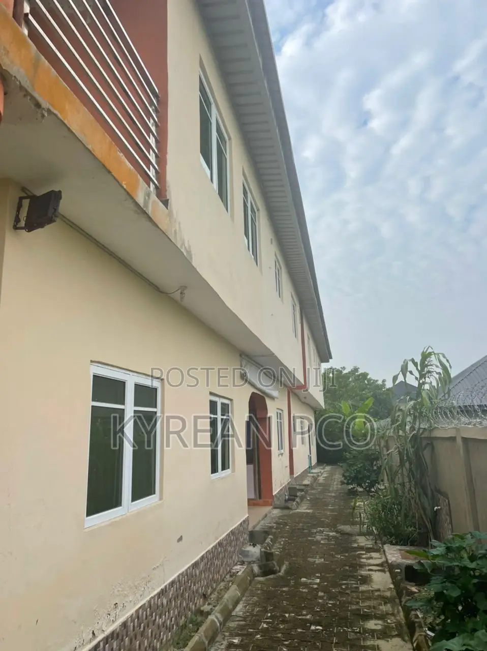 4bdrm Duplex in Ogombo for sale