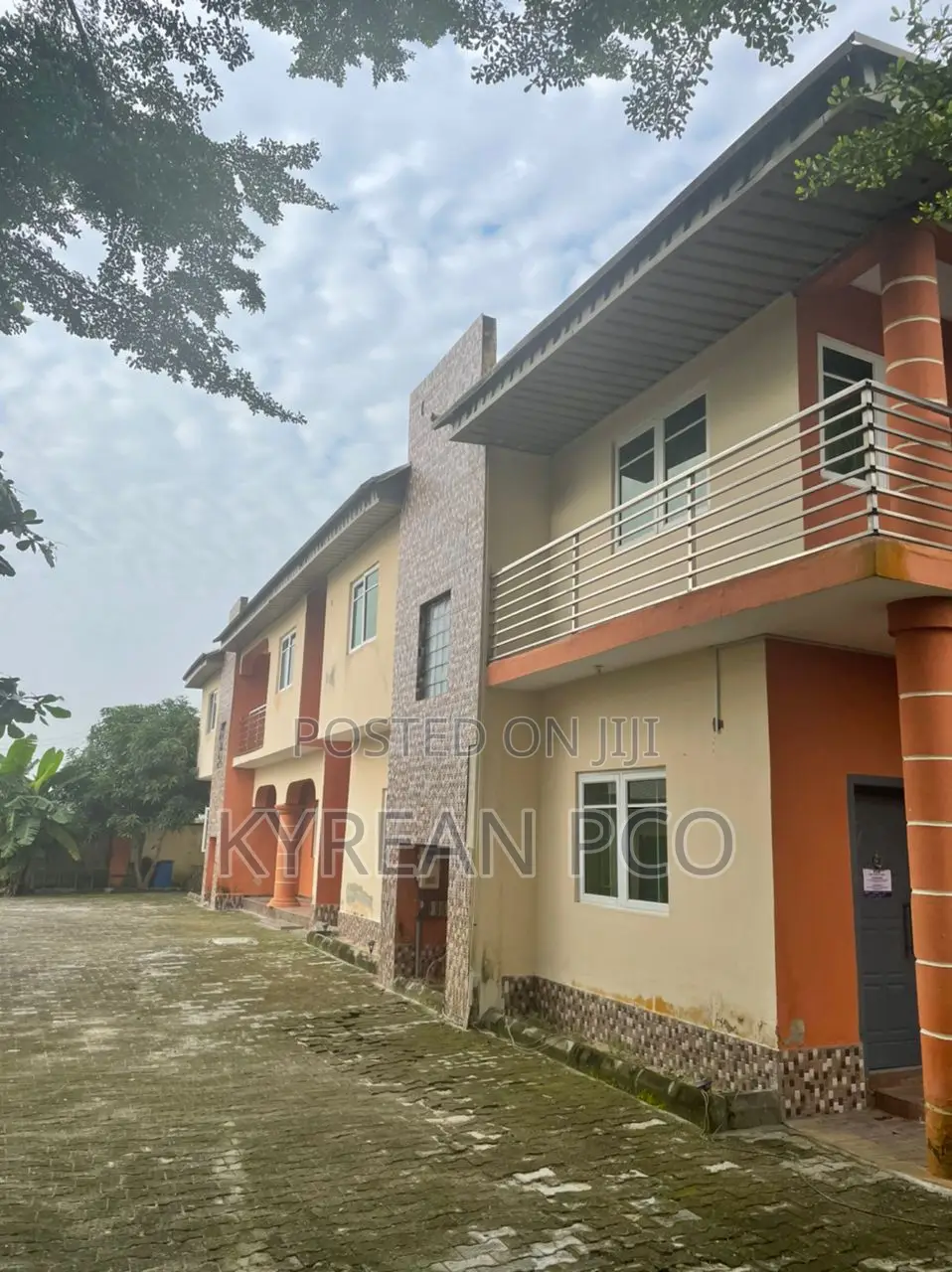 4bdrm Duplex in Ogombo for sale