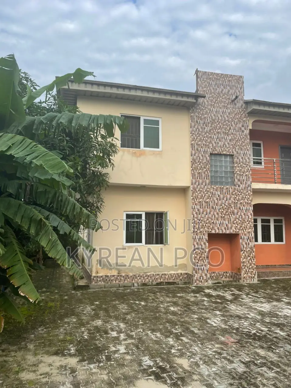 4bdrm Duplex in Ogombo for sale
