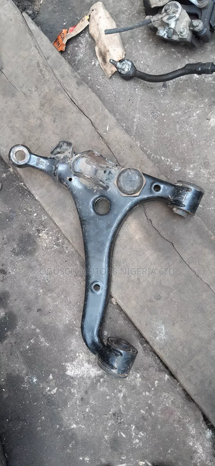 Set Of Front Lower Arms For Kia Mohave 2006