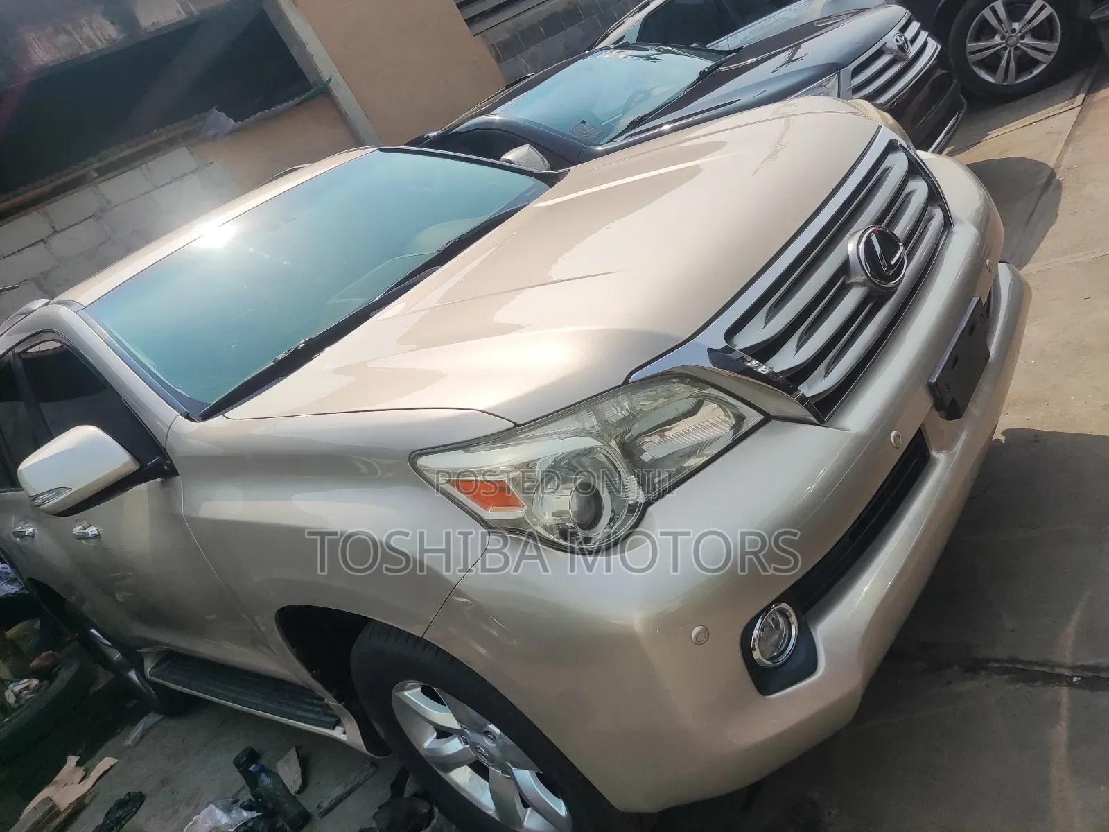 Lexus GX 460 2012 Gold