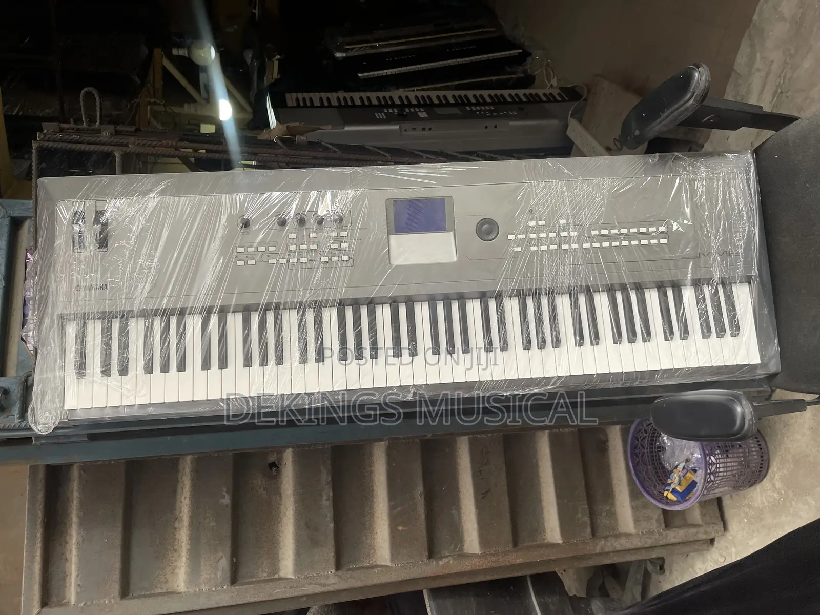 Yamaha Mm8 - 88-Key Synthesizer Keyboard