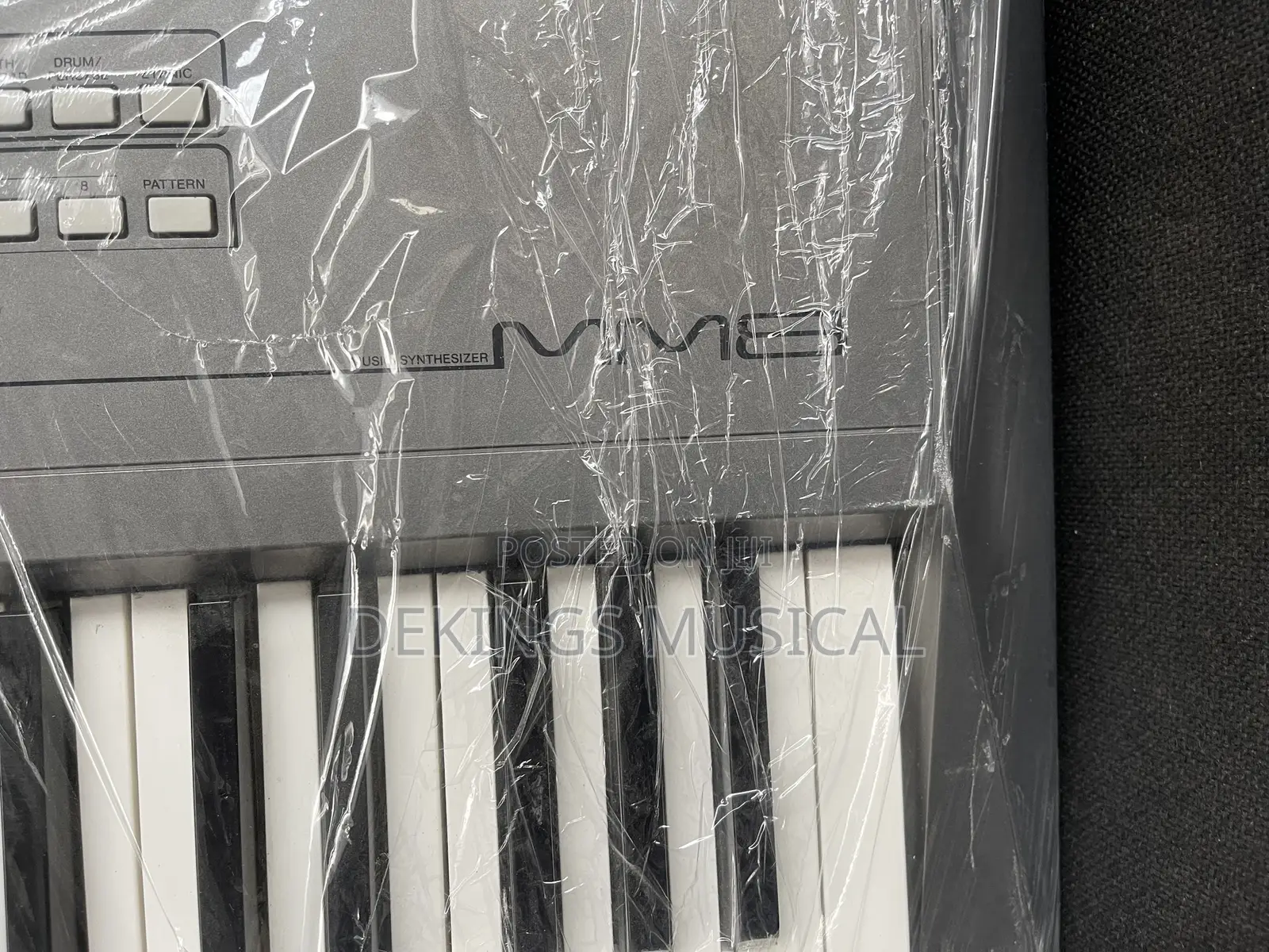 Yamaha Mm8 - 88-Key Synthesizer Keyboard