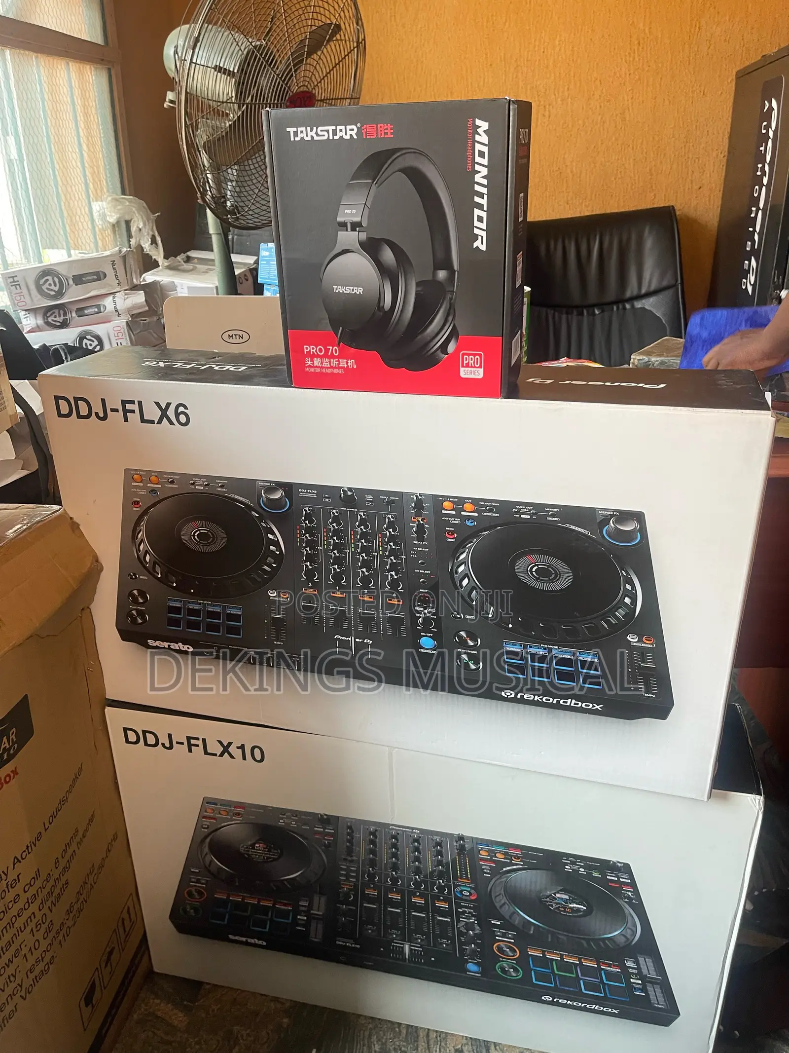 TAKSTAR PRO 70 on-Ear Studio DJ Headphones