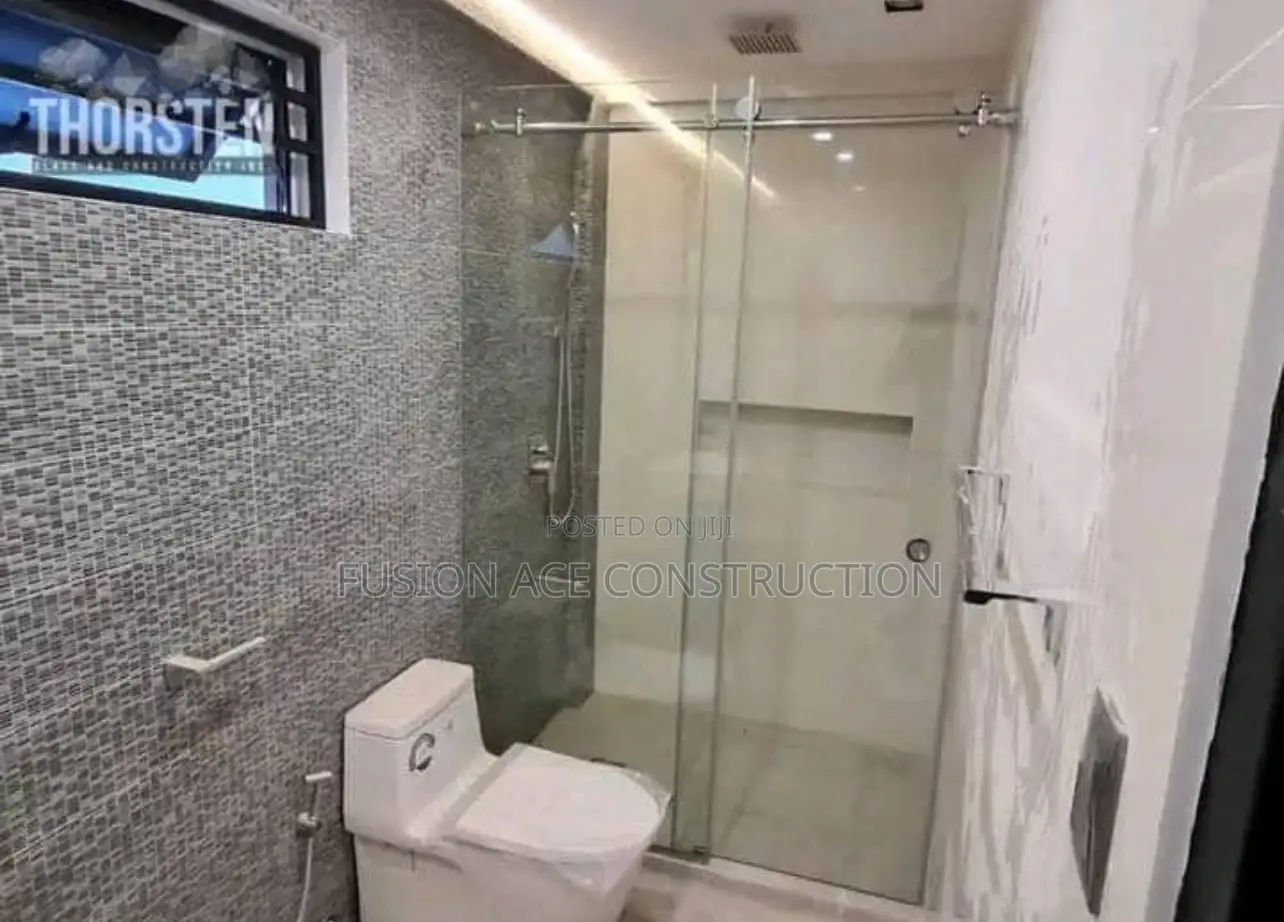 Toilet Frameless Glass Door and Cubicle