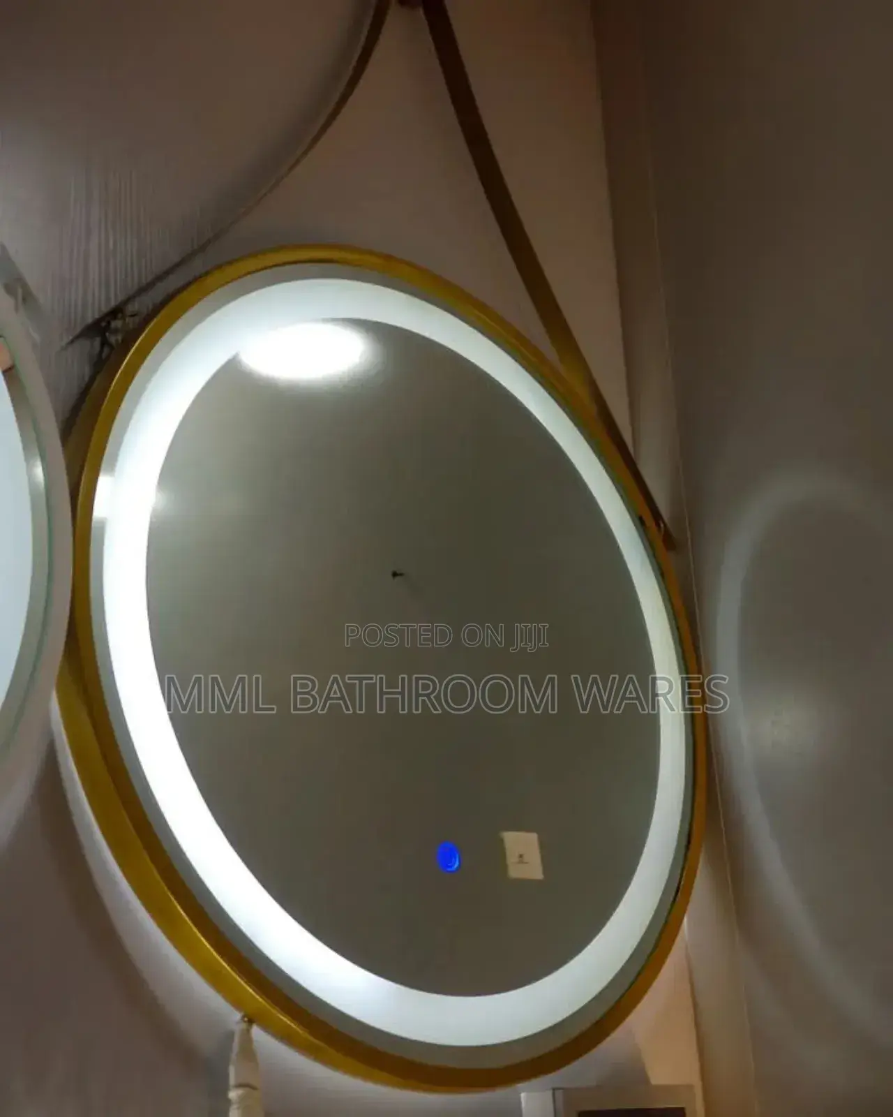 Frame Round Led Mirrors With Hanging Robe