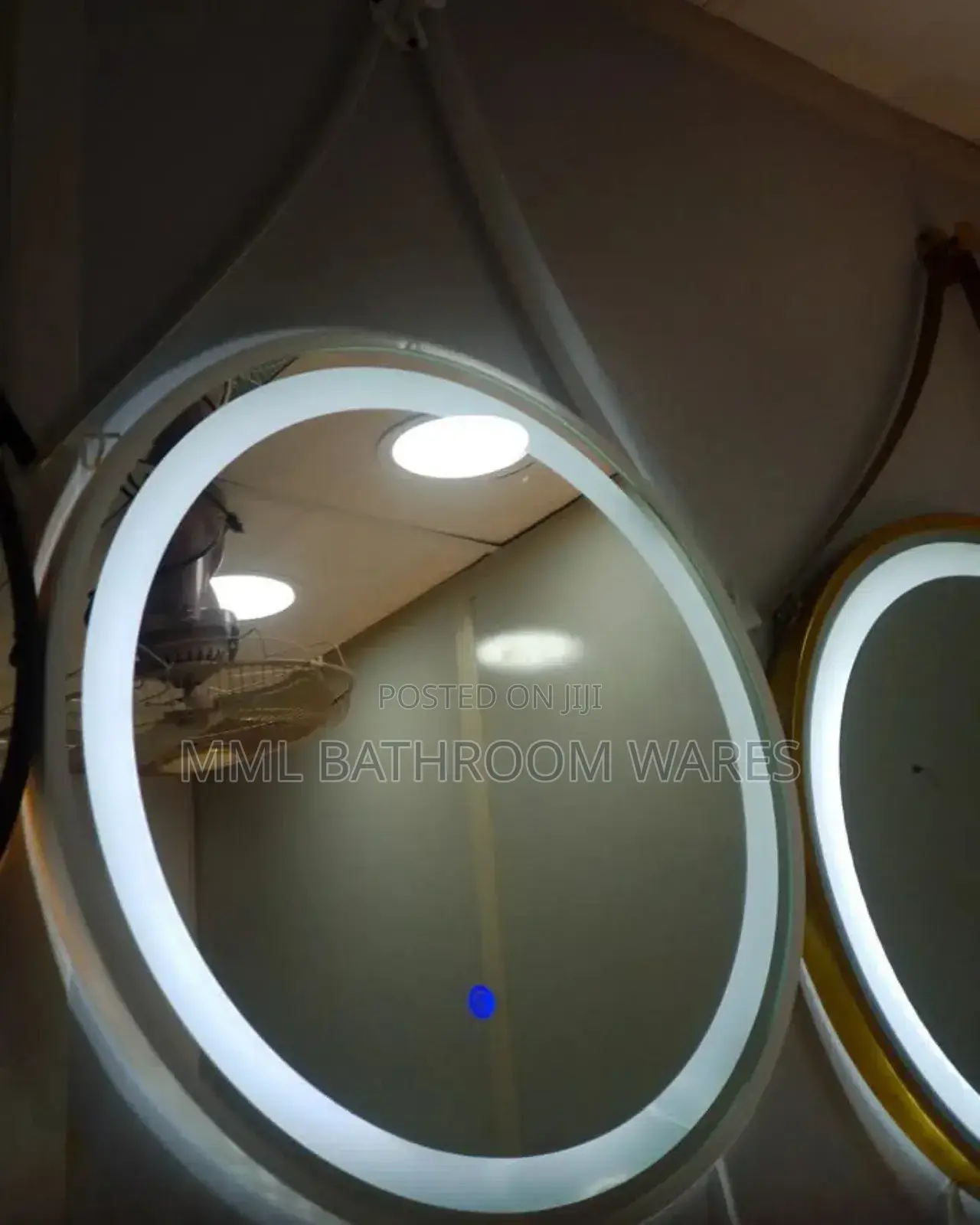 Frame Round Led Mirrors With Hanging Robe