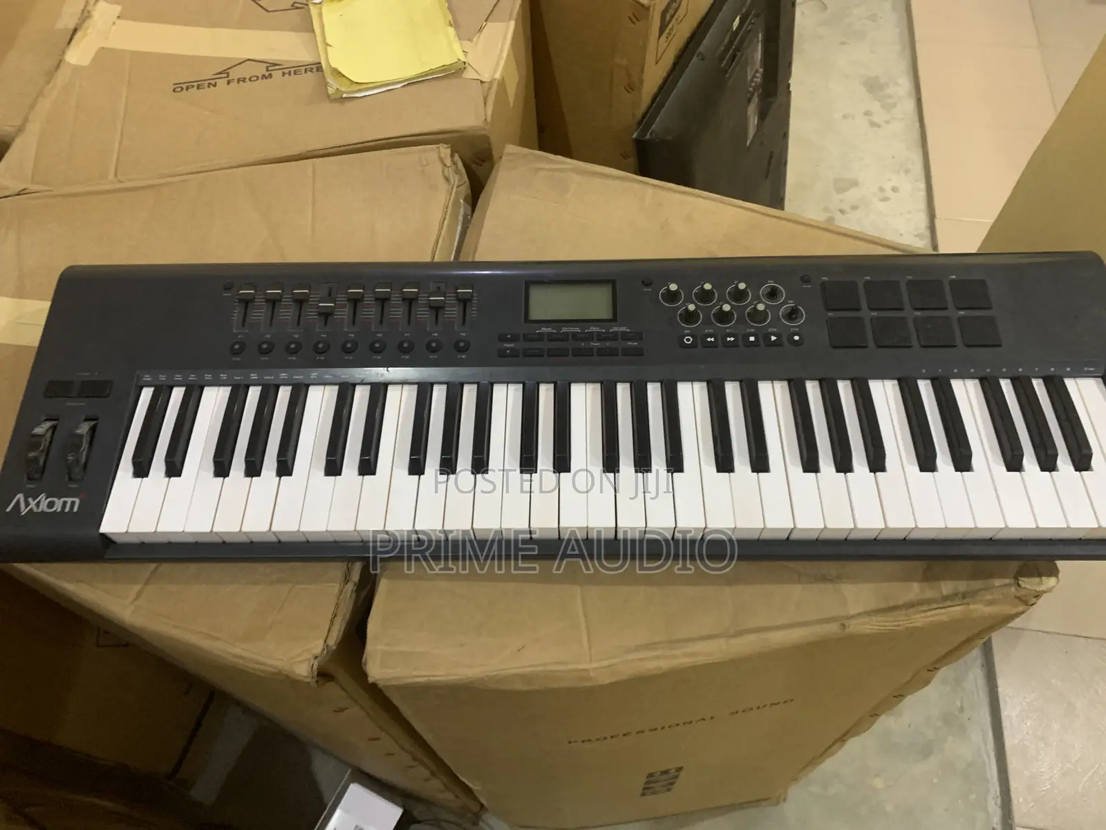 Maudio Axiom 61 Keys Midi Keyboard With Drum Pad