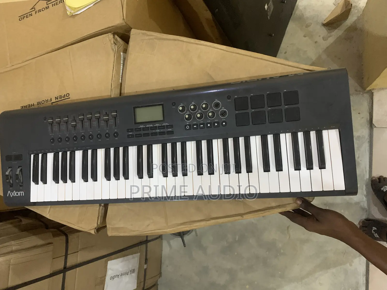 Maudio Axiom 61 Keys Midi Keyboard With Drum Pad