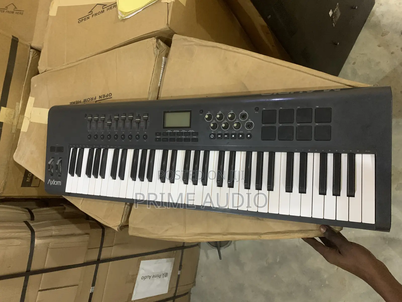 Maudio Axiom 61 Keys Midi Keyboard With Drum Pad