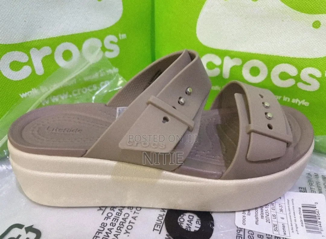 Quality Brooklyn Buckle Low Wedge Crocs