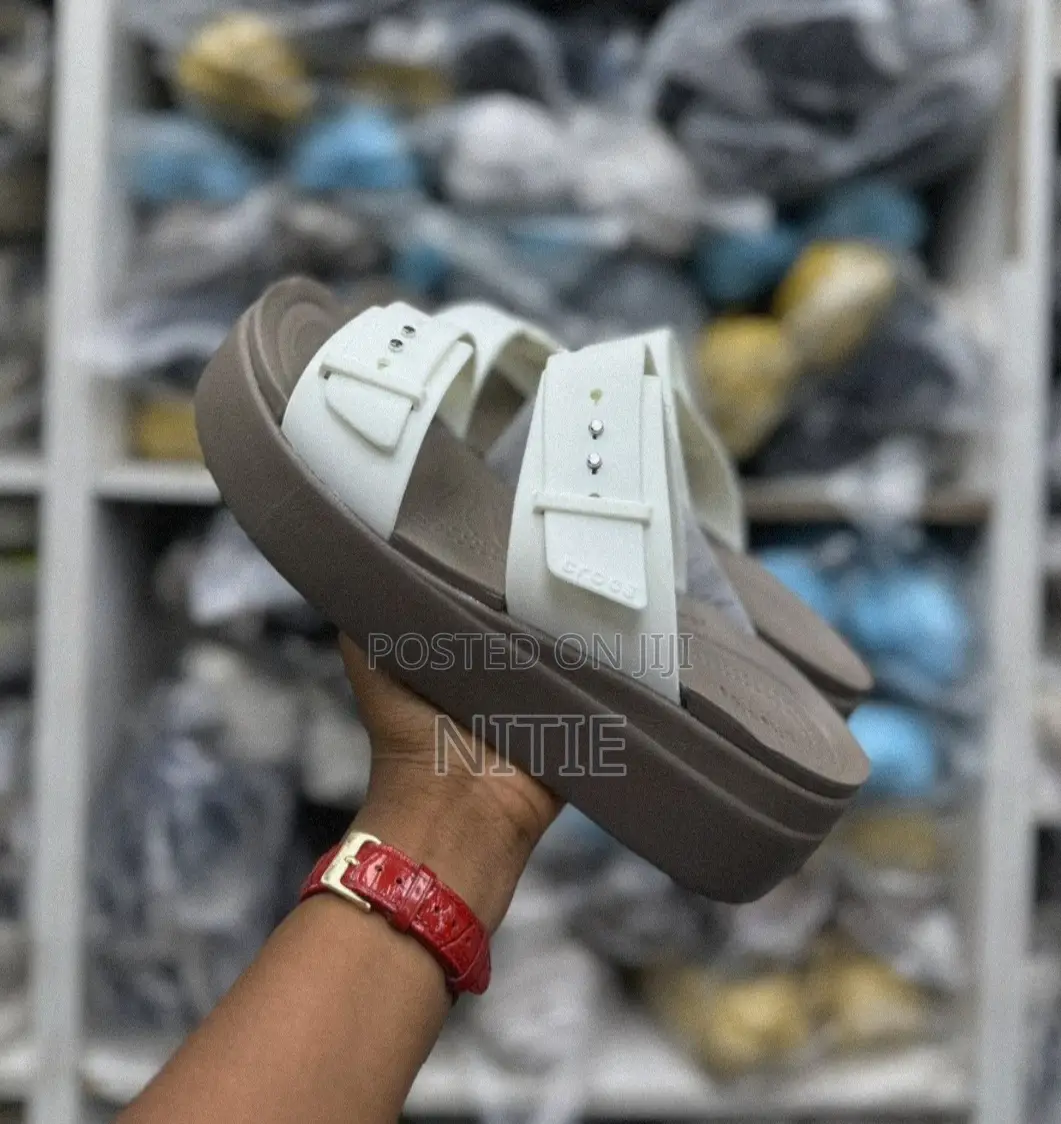 Quality Brooklyn Buckle Low Wedge Crocs