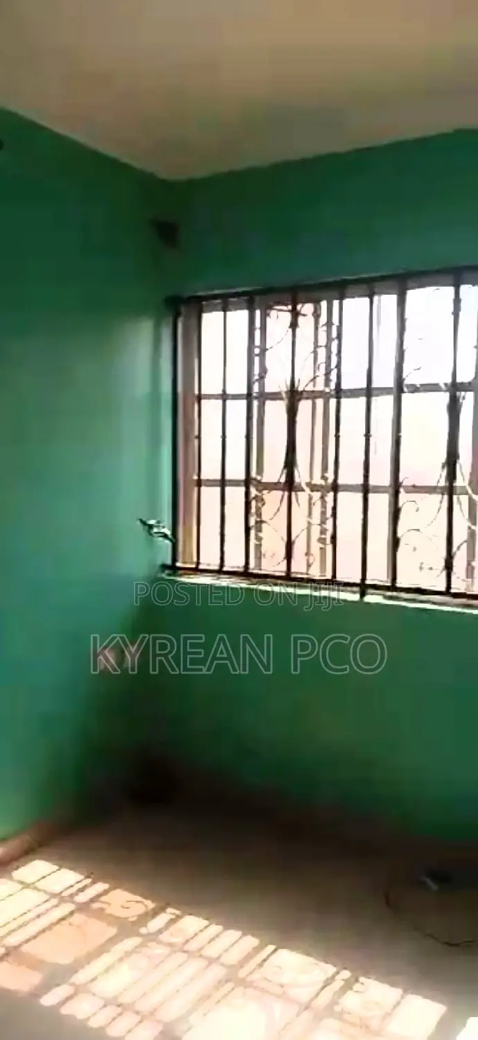5bdrm Duplex in Brooks Estate, Isheri North for sale