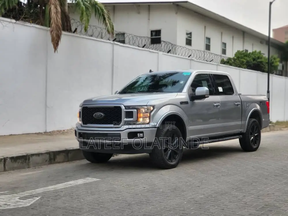 Ford F-150 Lariat 4x4 SuperCrew Cab Styleside 5.5 ft. box 145 in. WB