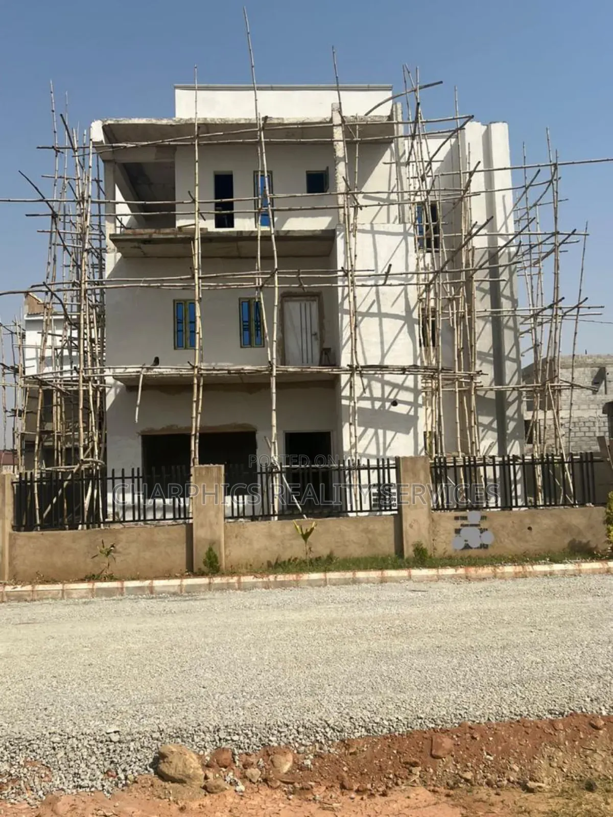 5bdrm Duplex in Kiami for sale