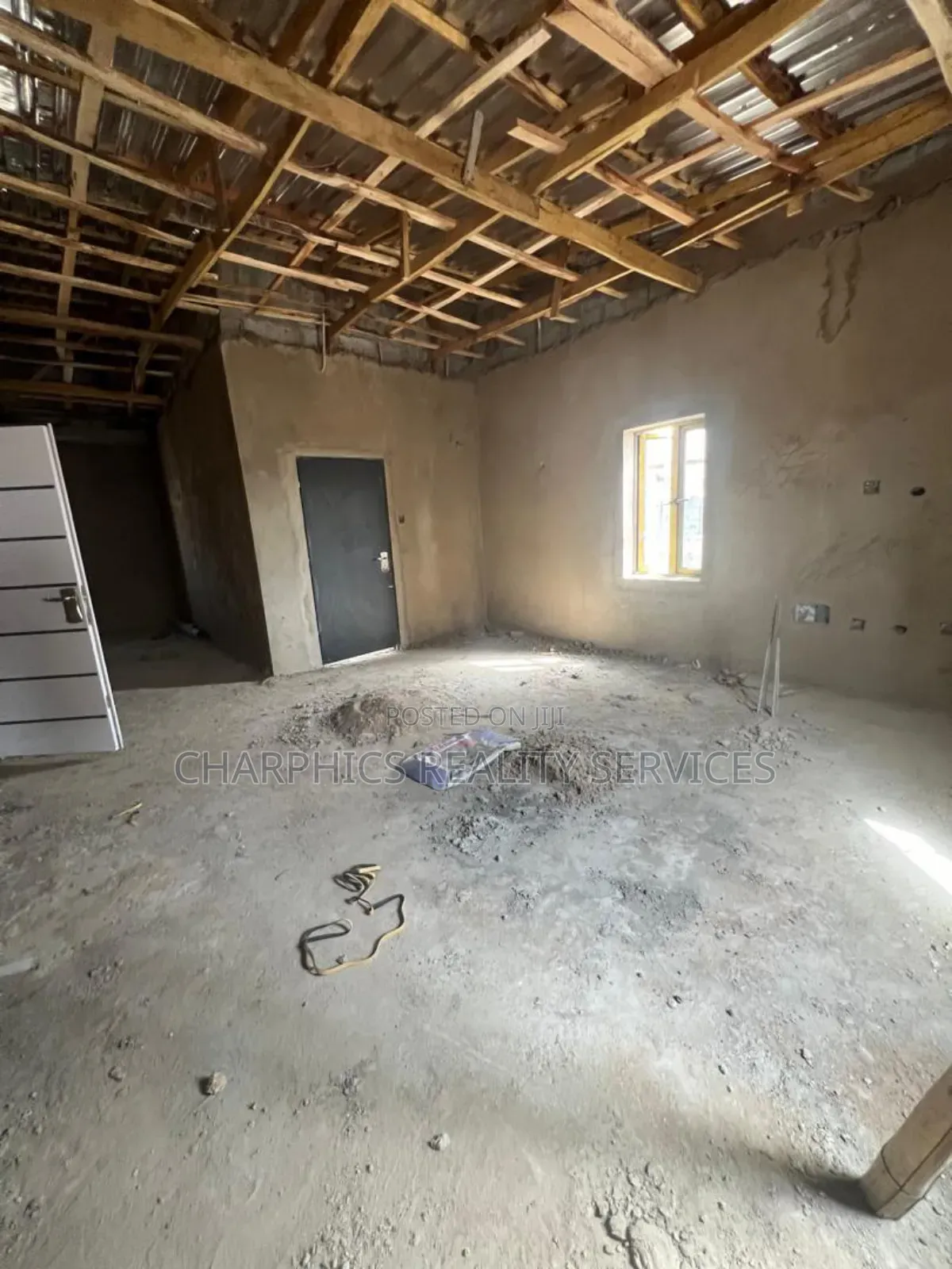 5bdrm Duplex in Kiami for sale