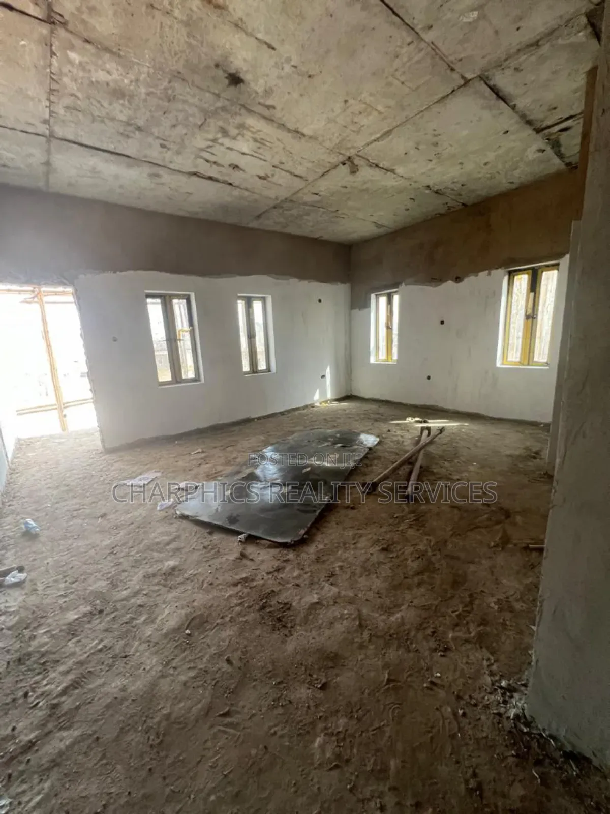 5bdrm Duplex in Kiami for sale