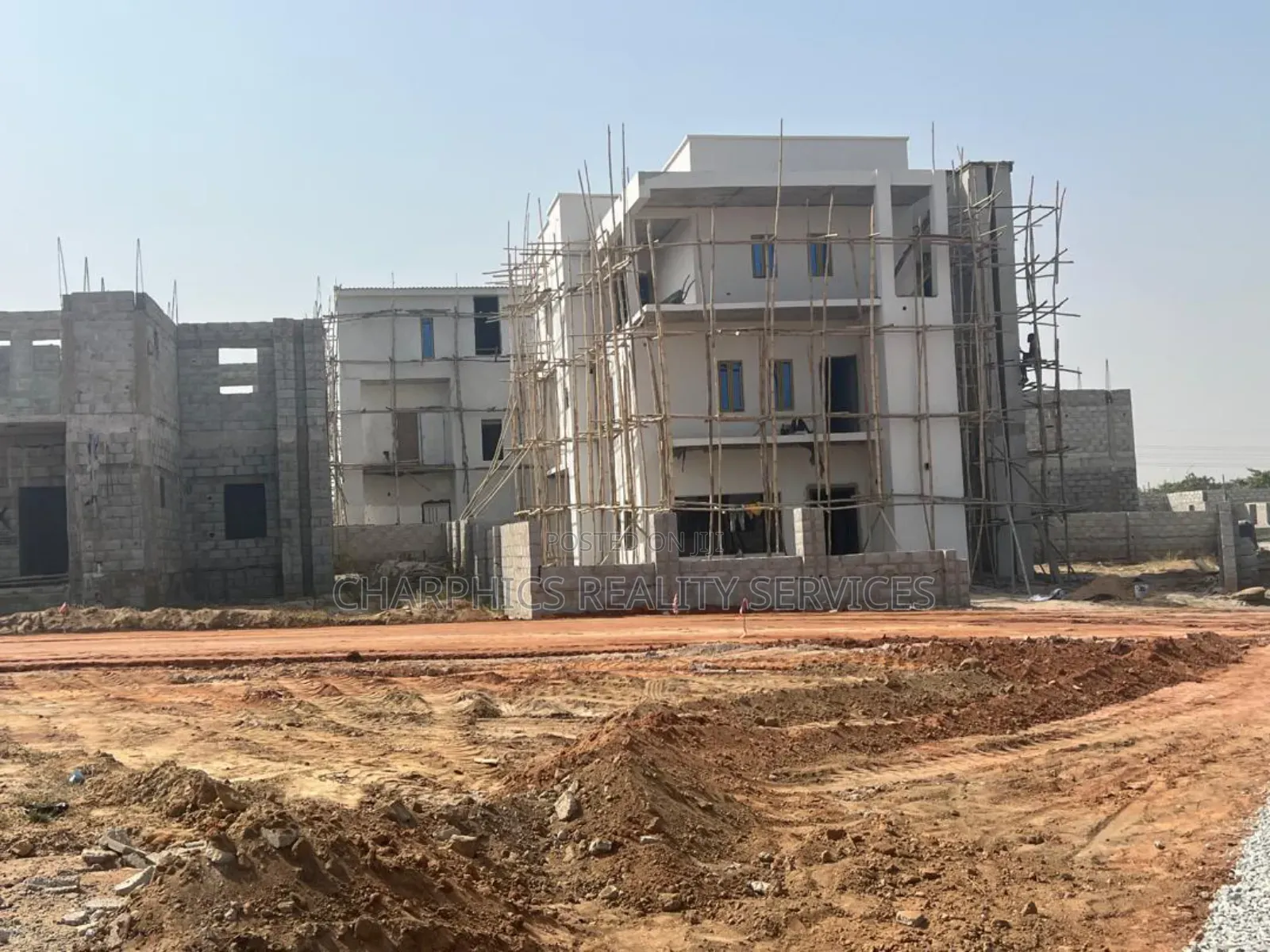 5bdrm Duplex in Kiami for sale