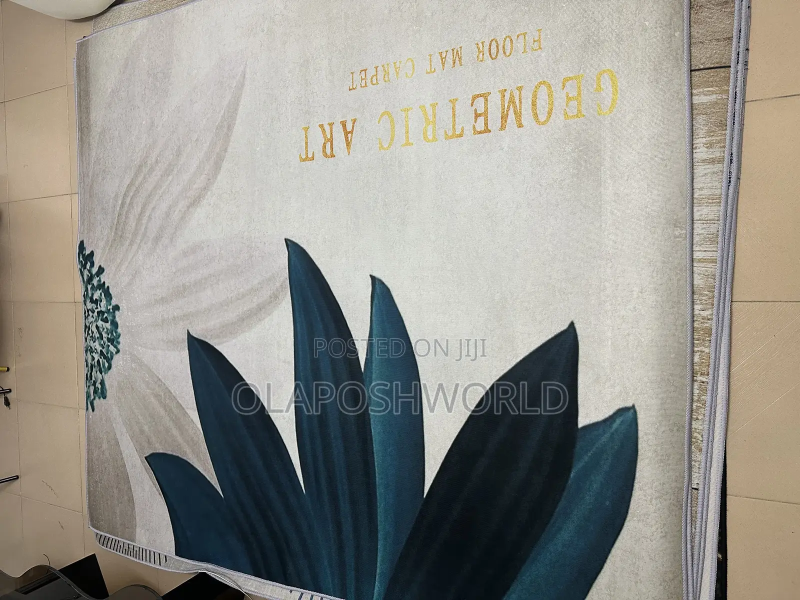Geometriv Art Velvet Center Rug