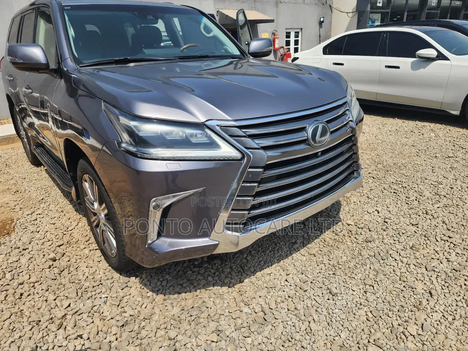 Lexus LX 570 (5 seats) AWD 2017 Gray