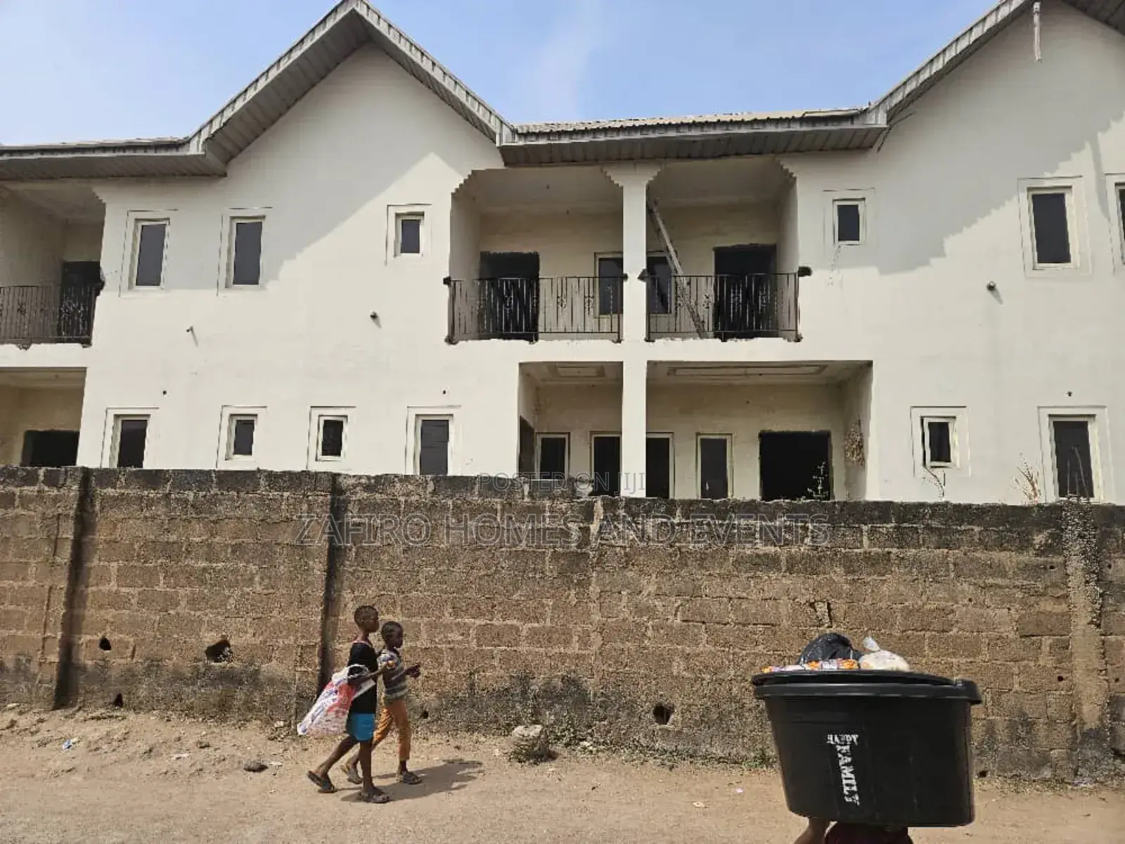 3bdrm Duplex in Loyola College Old for sale
