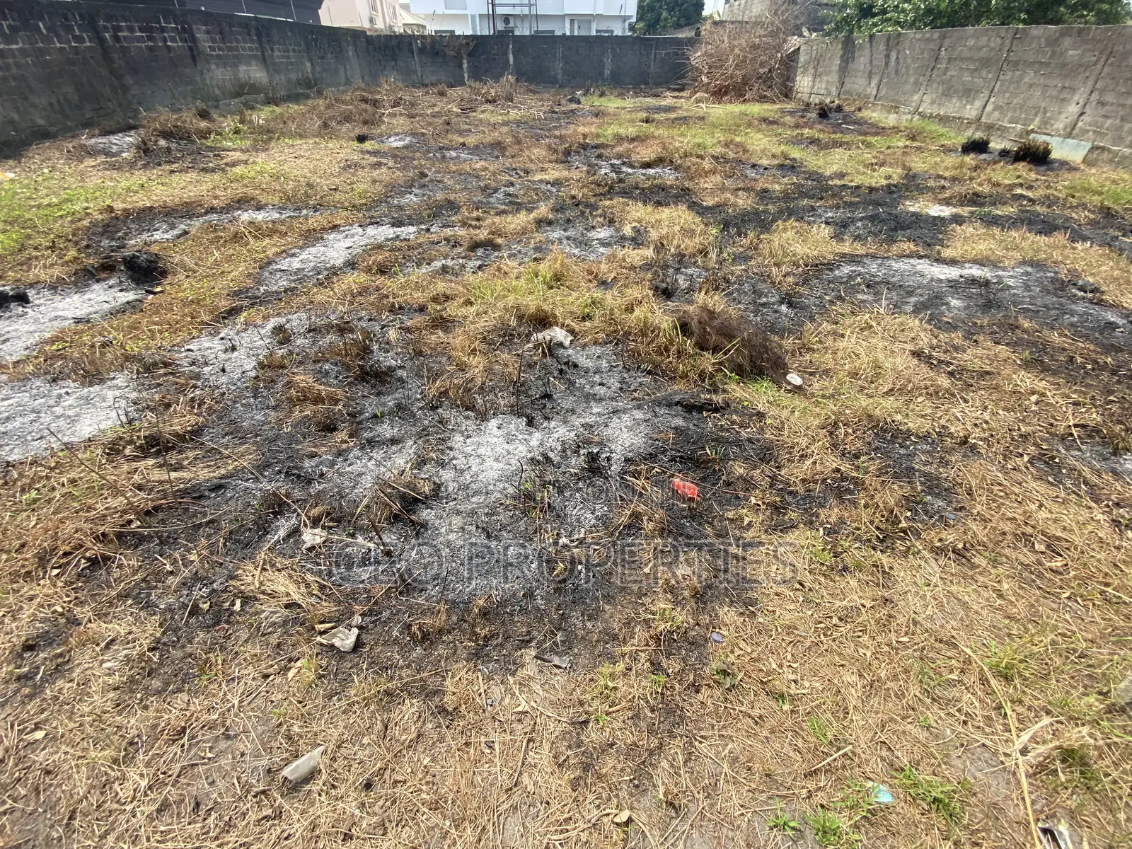 1000 Sqm( C of O) at Off Admiralty Road Lekki Phase1