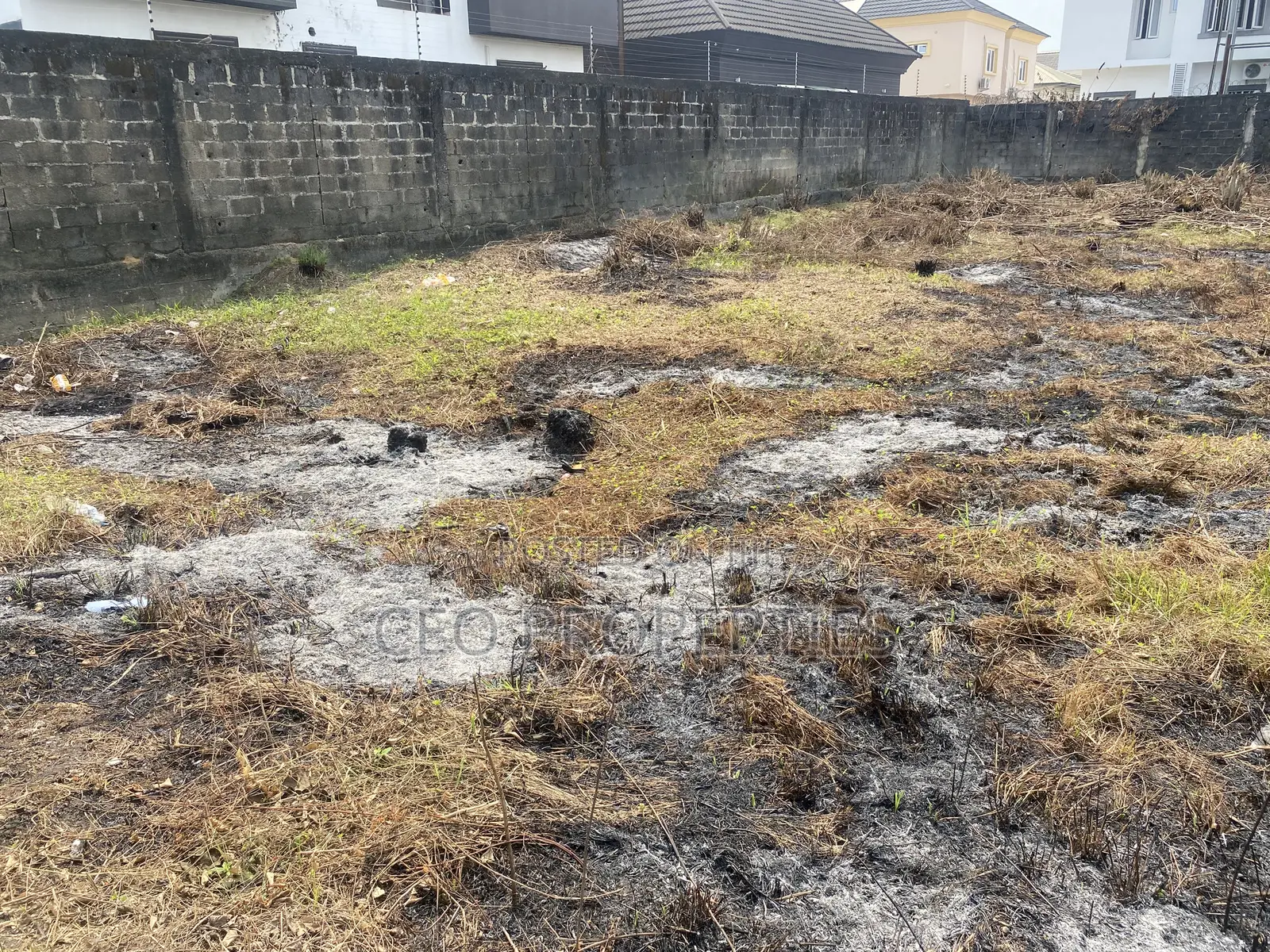 1000 Sqm( C of O) at Off Admiralty Road Lekki Phase1