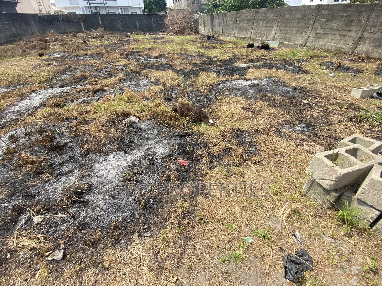 1000 Sqm( C of O) at Off Admiralty Road Lekki Phase1