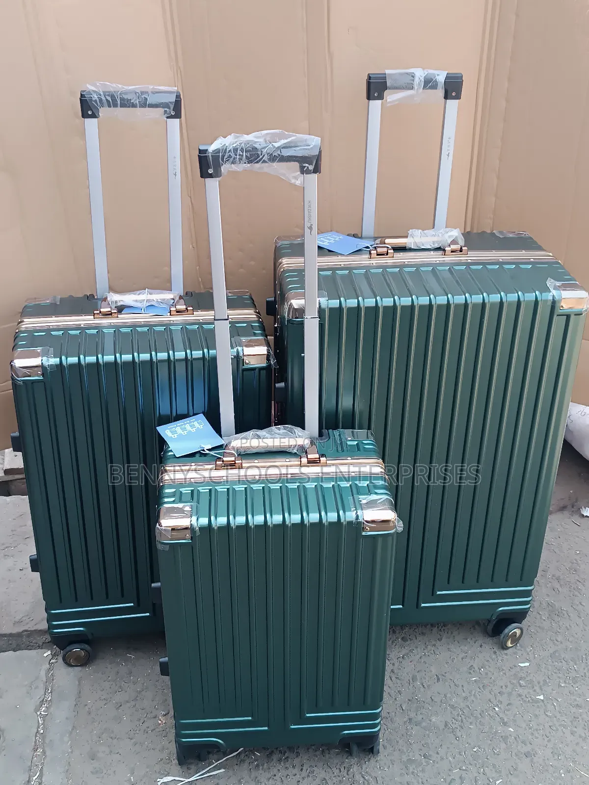 Green Aluminium Set of 3 Green Travelling Luggage Boxes