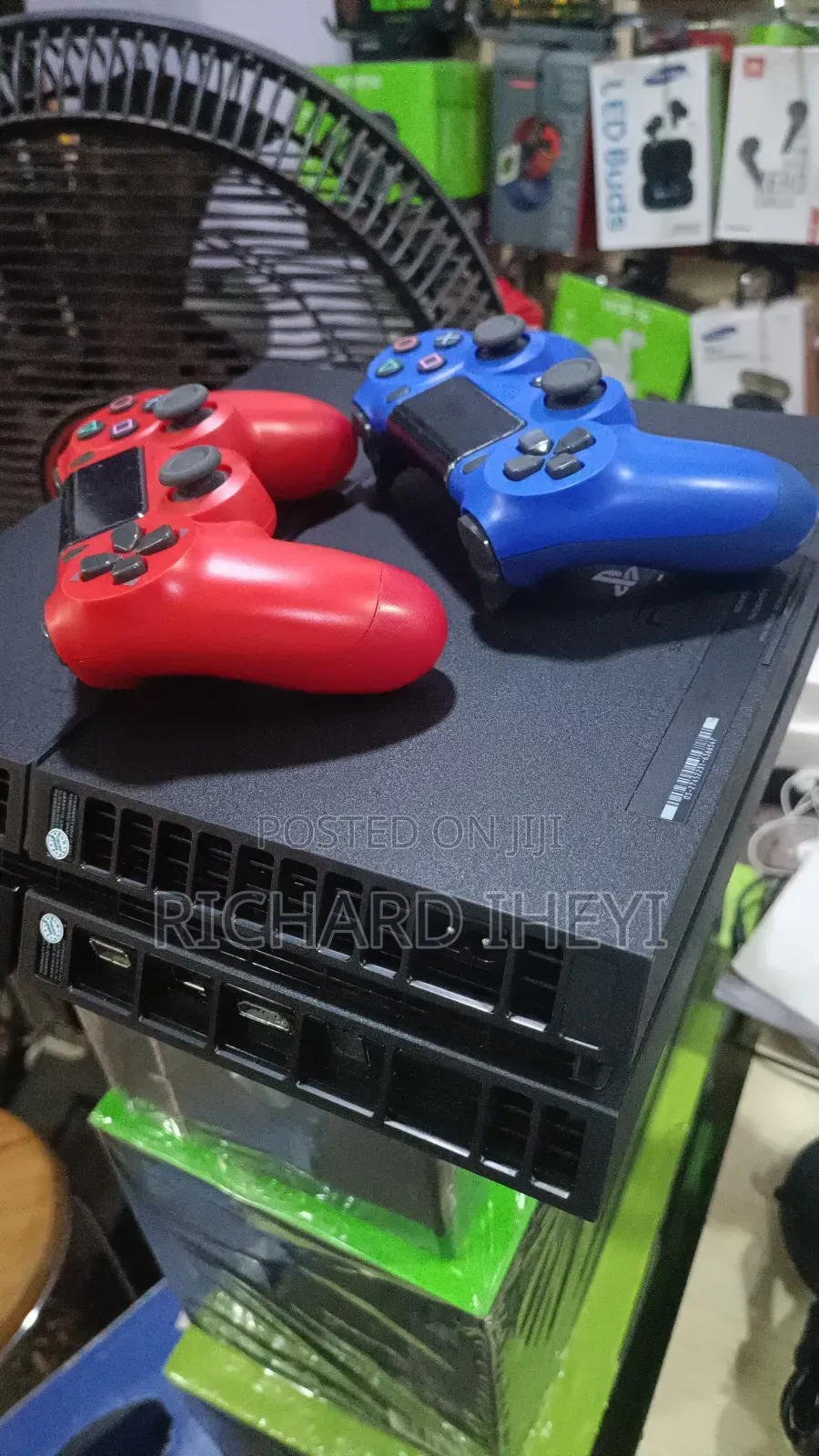 Hacked PS4 With 2 Pads