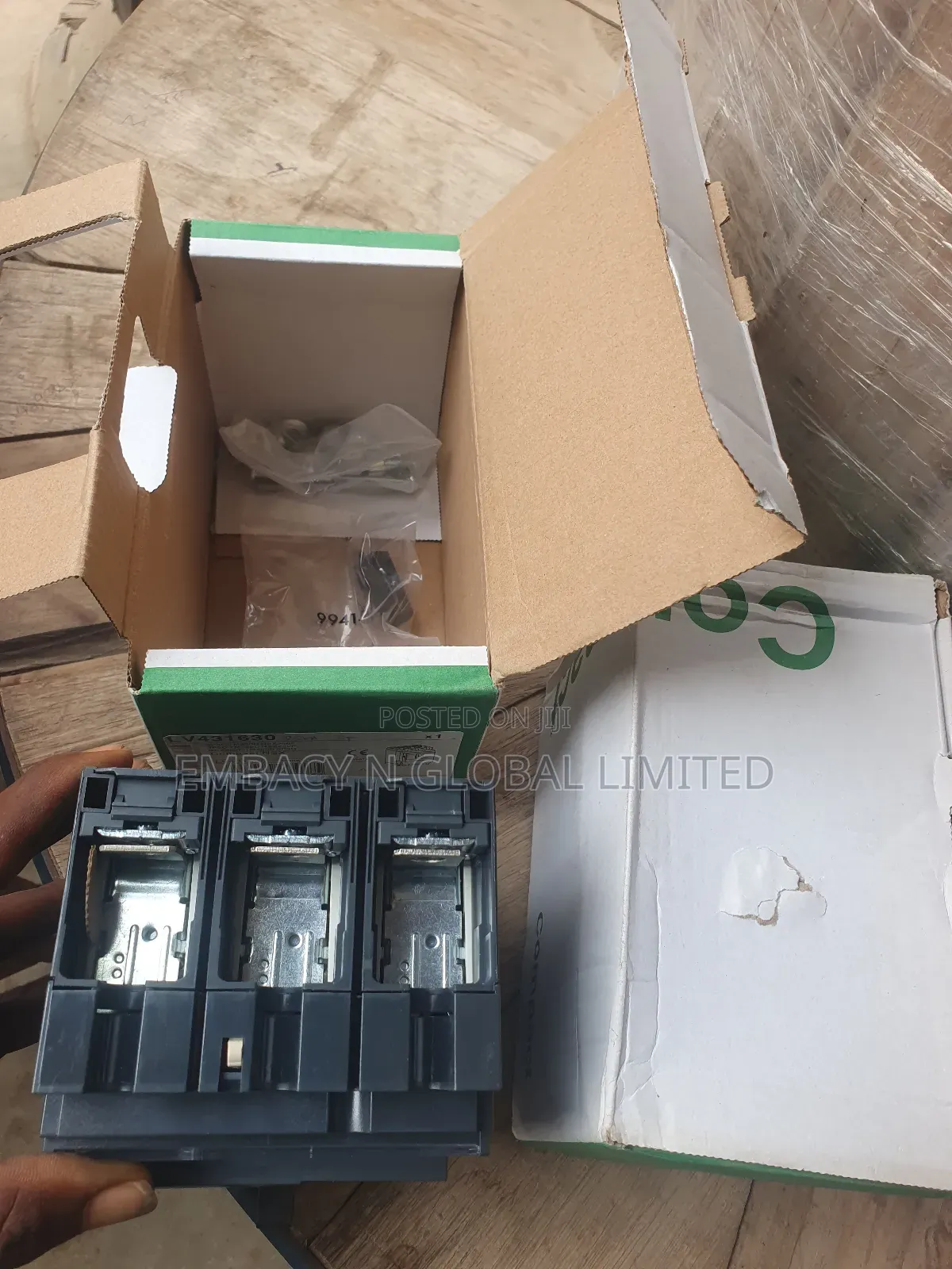 DC Breaker 250amps 3poles Schneider