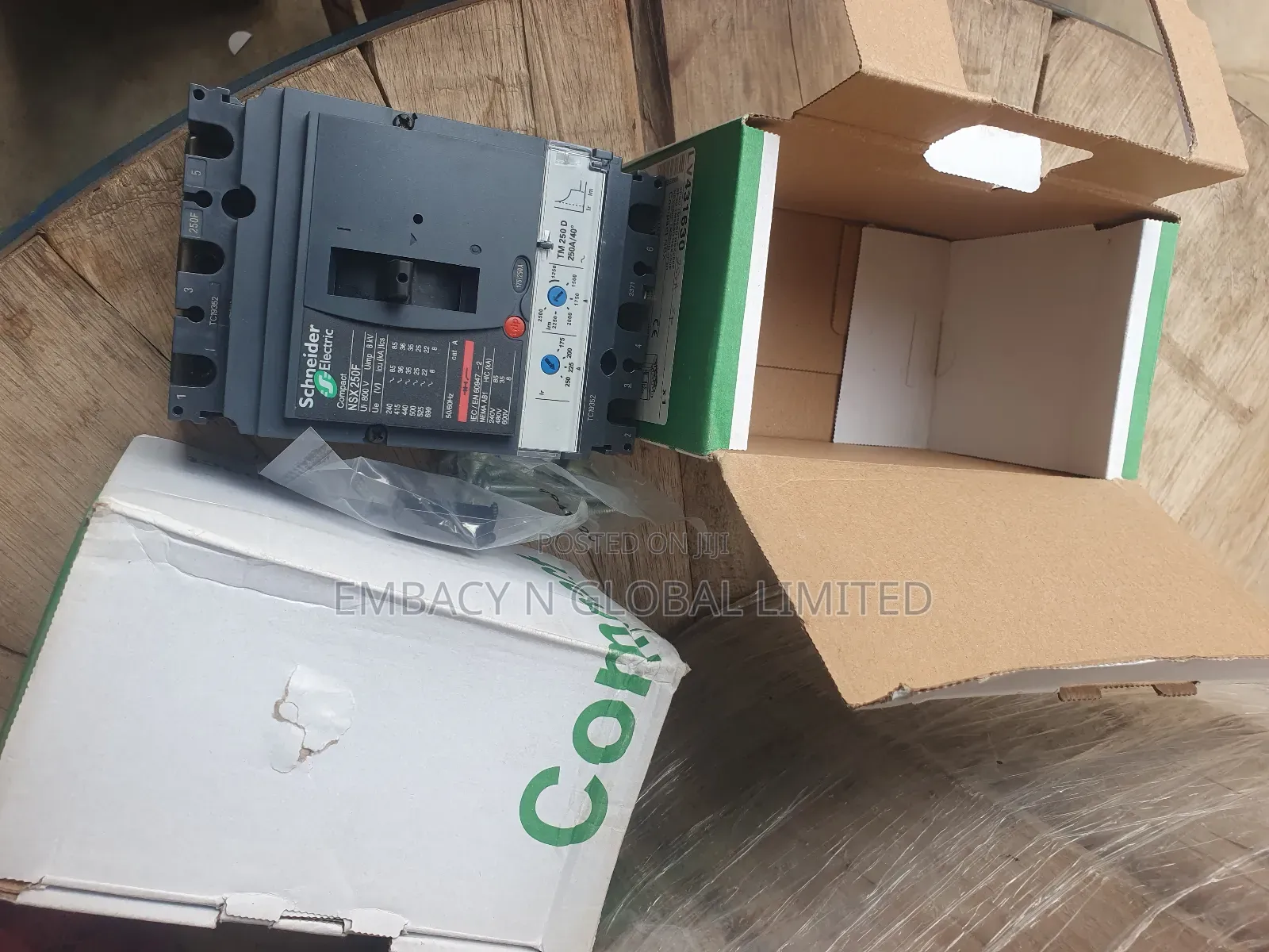 DC Breaker 250amps 3poles Schneider