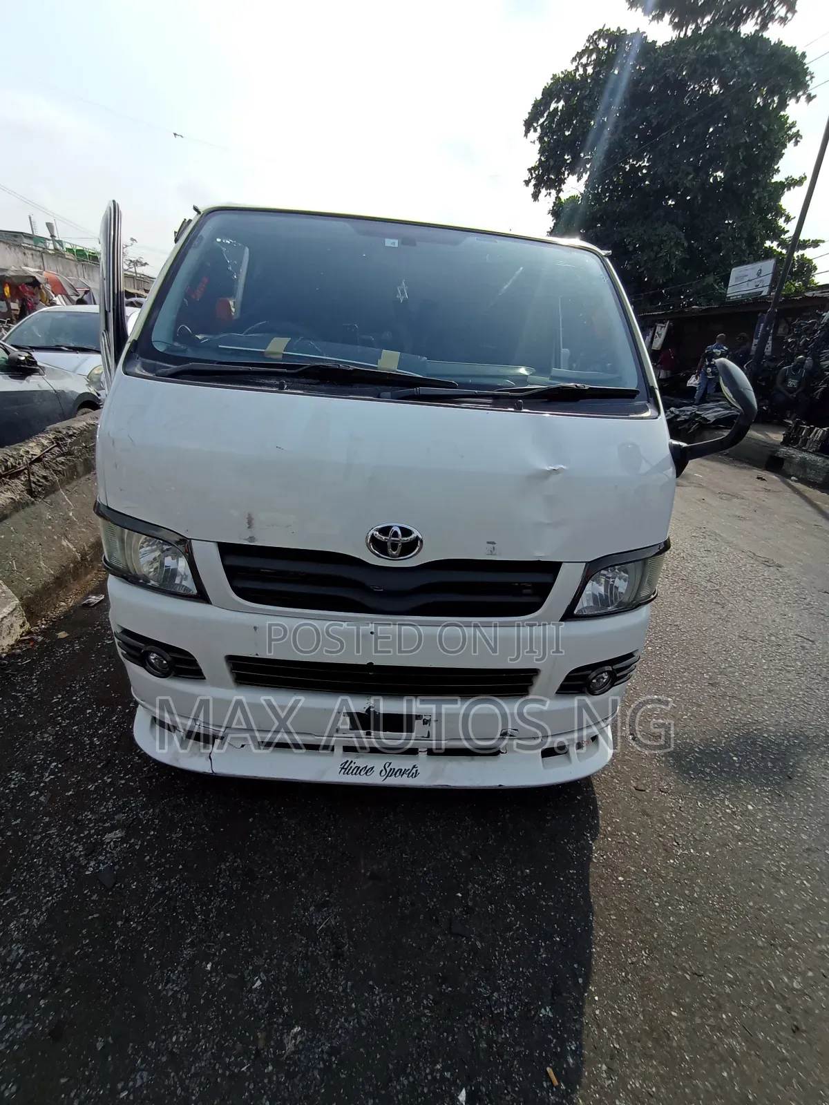 Toyota HiAce 2012 White