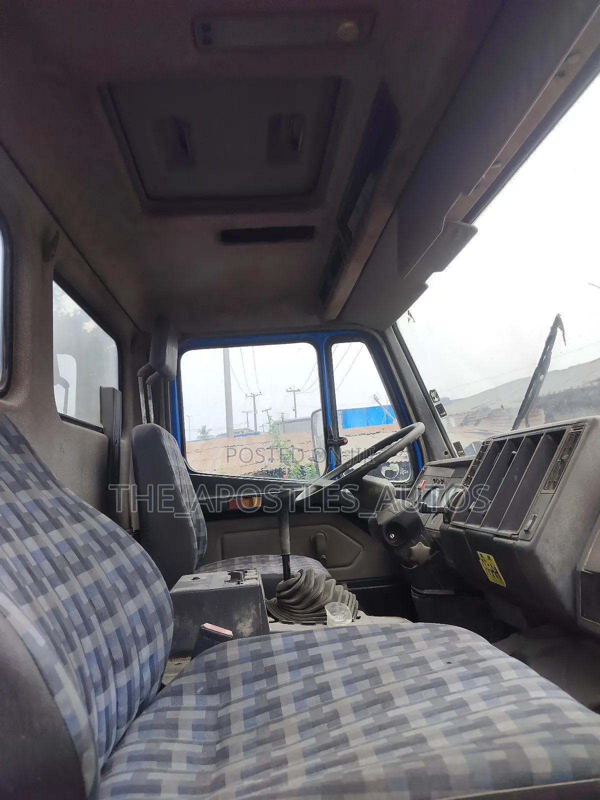 Mercedes Benz Tipper 2527 Ten Tyres